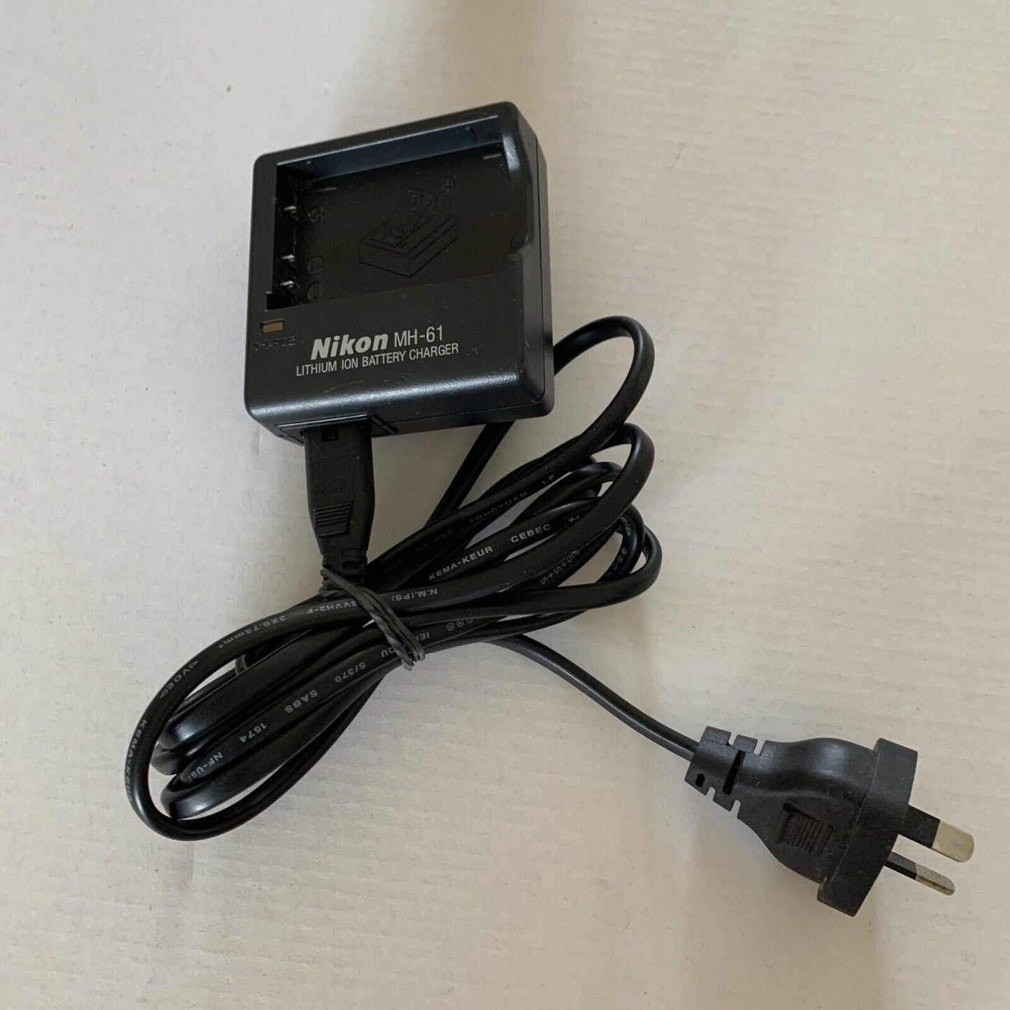 Genuine Nikon MH-61 Lithium Ion Battery Charger 100-240V for EN-EL 5