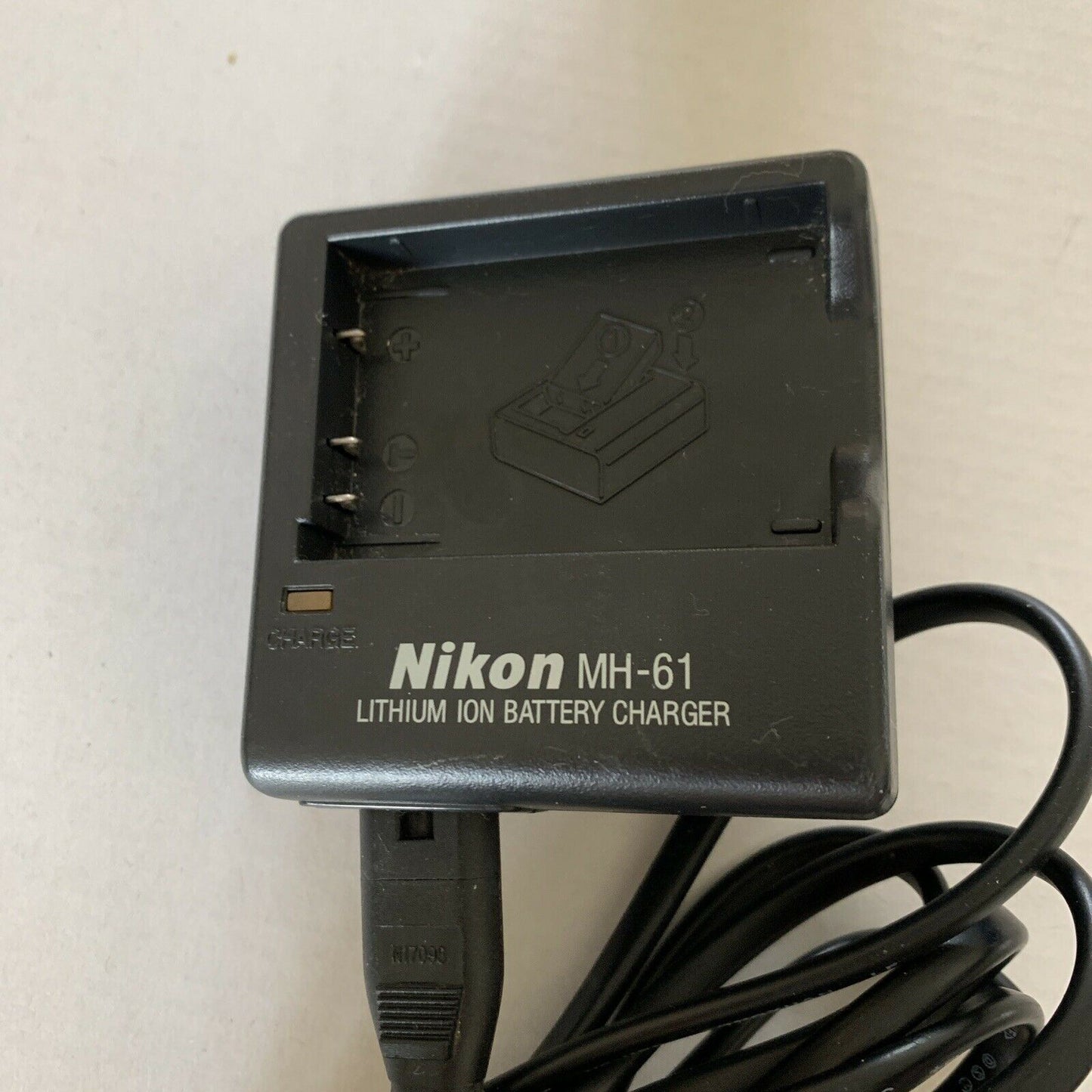 Genuine Nikon MH-61 Lithium Ion Battery Charger 100-240V for EN-EL 5