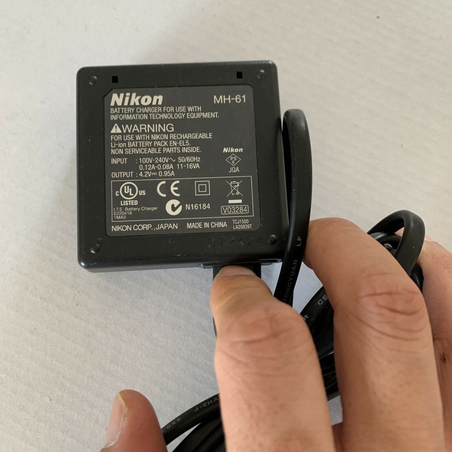 Genuine Nikon MH-61 Lithium Ion Battery Charger 100-240V for EN-EL 5