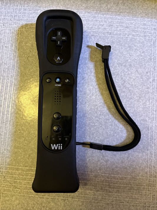 Genuine Nintendo Wii Remote + Motion Plus + Silicon Cover Black