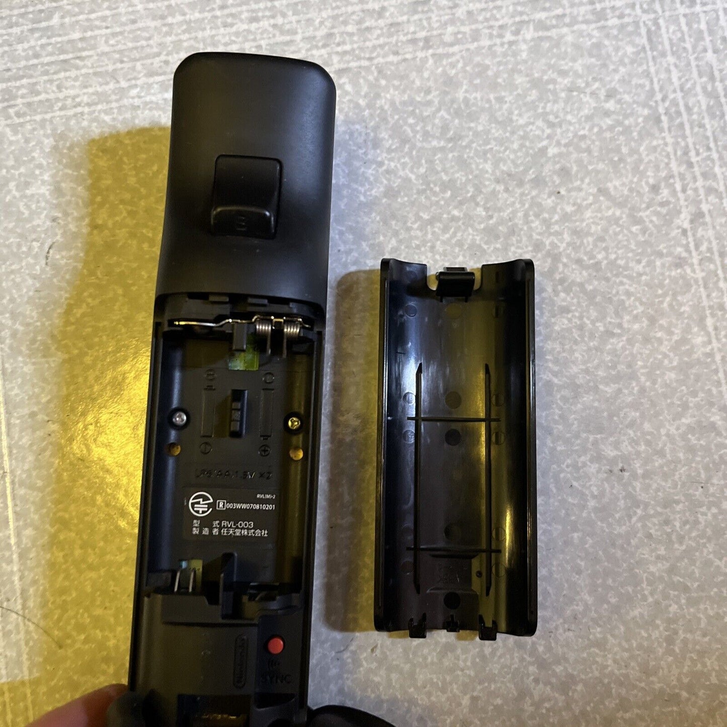 Genuine Nintendo Wii Remote + Motion Plus + Silicon Cover Black