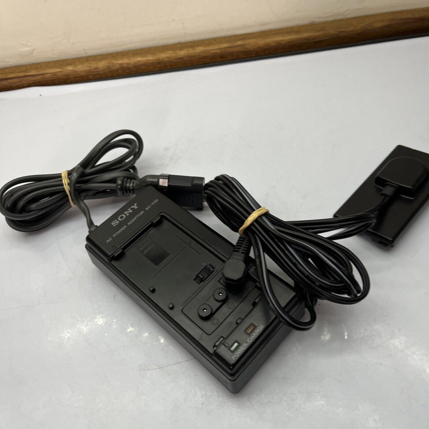 Sony AC Power Adaptor AC-V30 + Battery Charger For Sony Handycam and NP-55 NP-77