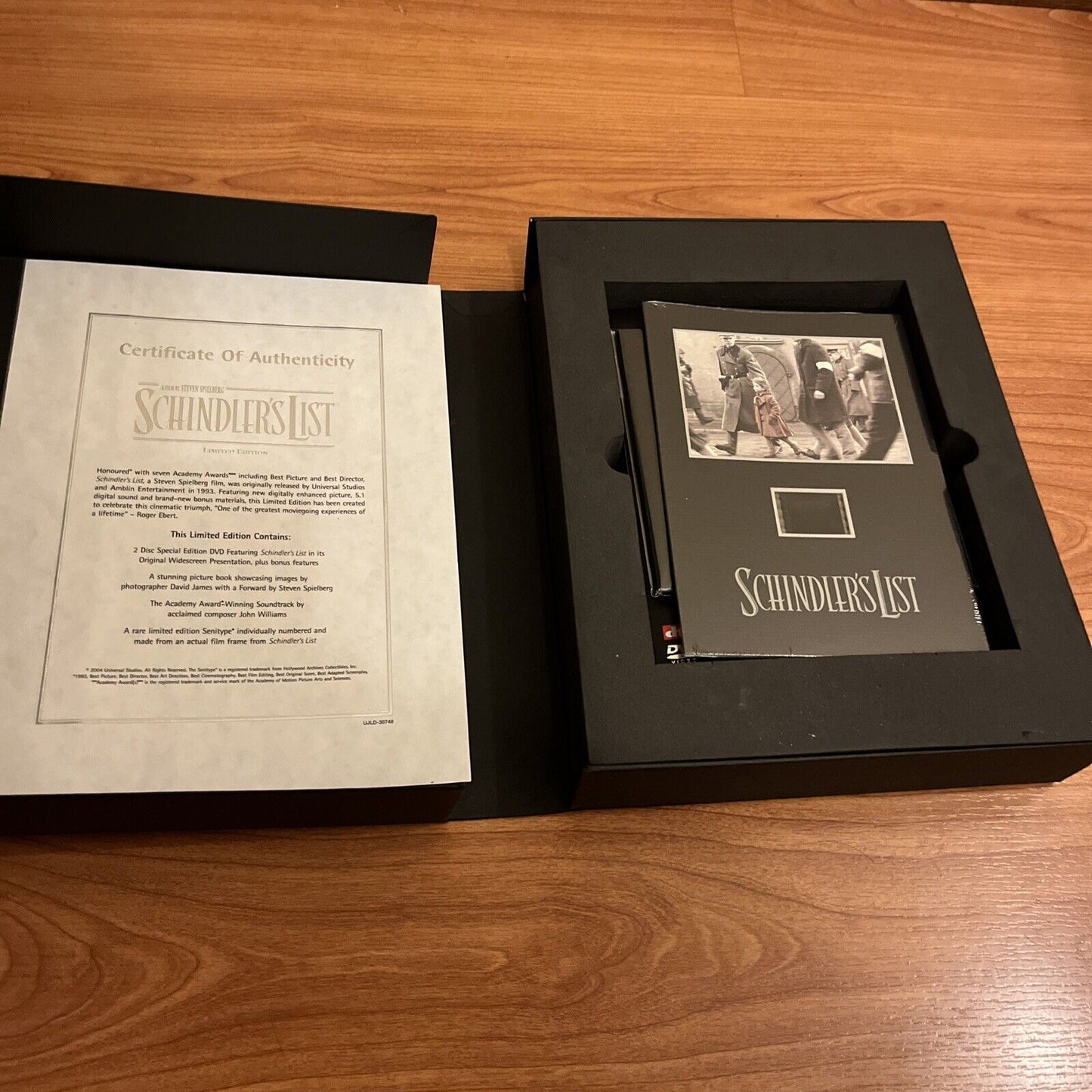 Schindler's List (Limited Edition Box Set, DVD, CD) Includes Film Frame Region 2