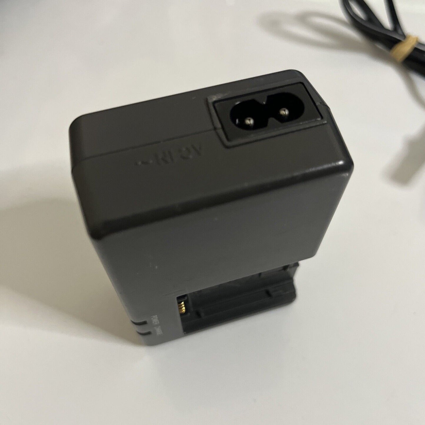 Genuine Hitachi DZ-ACS1 Battery Charger for Hitachi Video Camera Camcorder