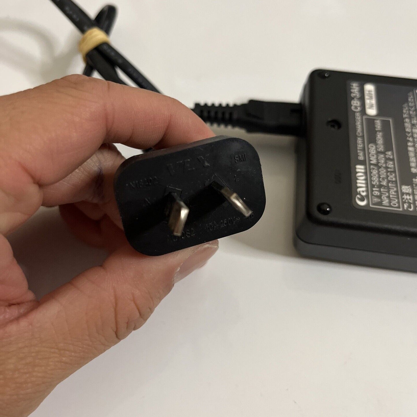 Genuine Canon Battery Charger CB-3AH for Ni-MH AA Battery