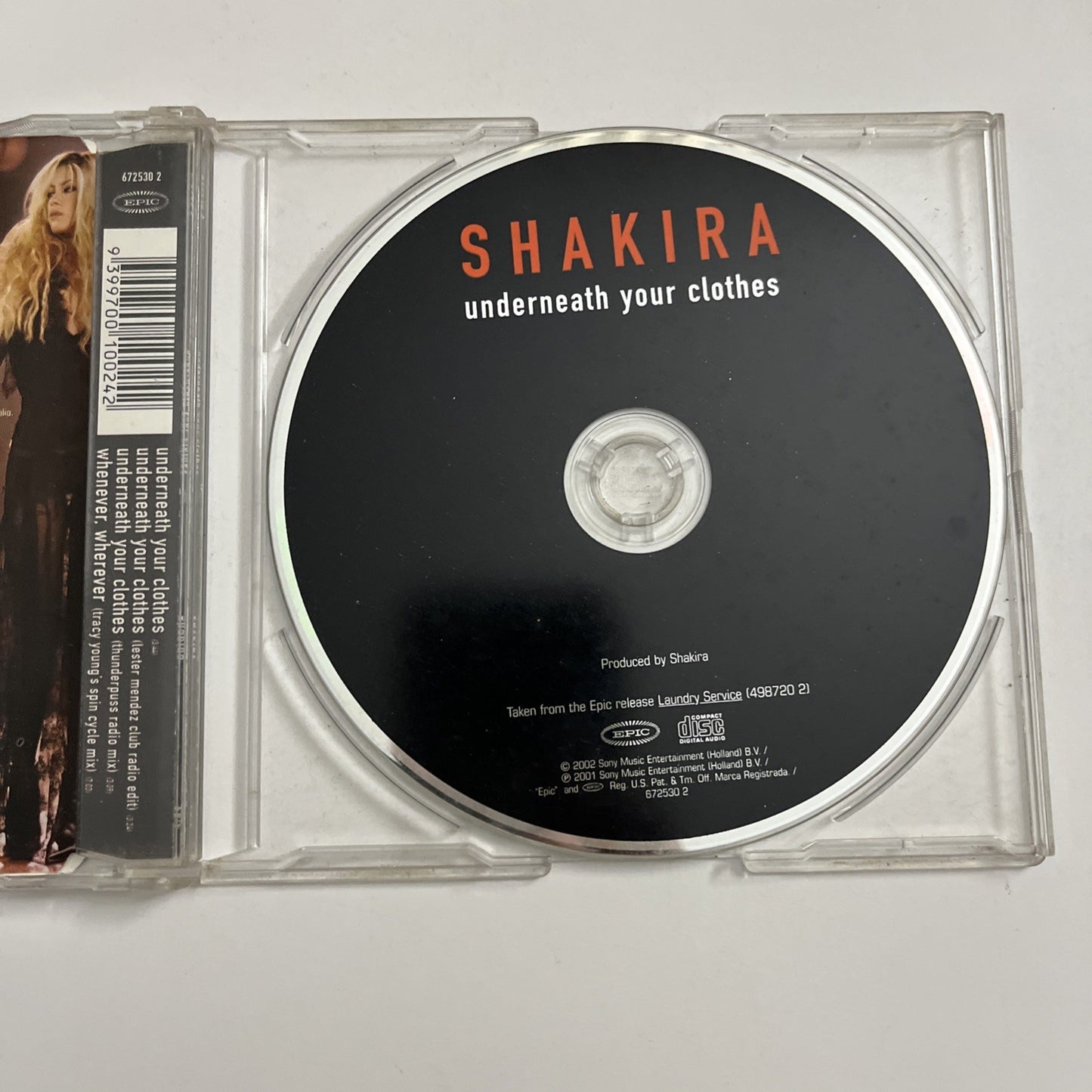 Shakira – Underneath Your Clothes (CD, 2002) Australia Single 672530 2