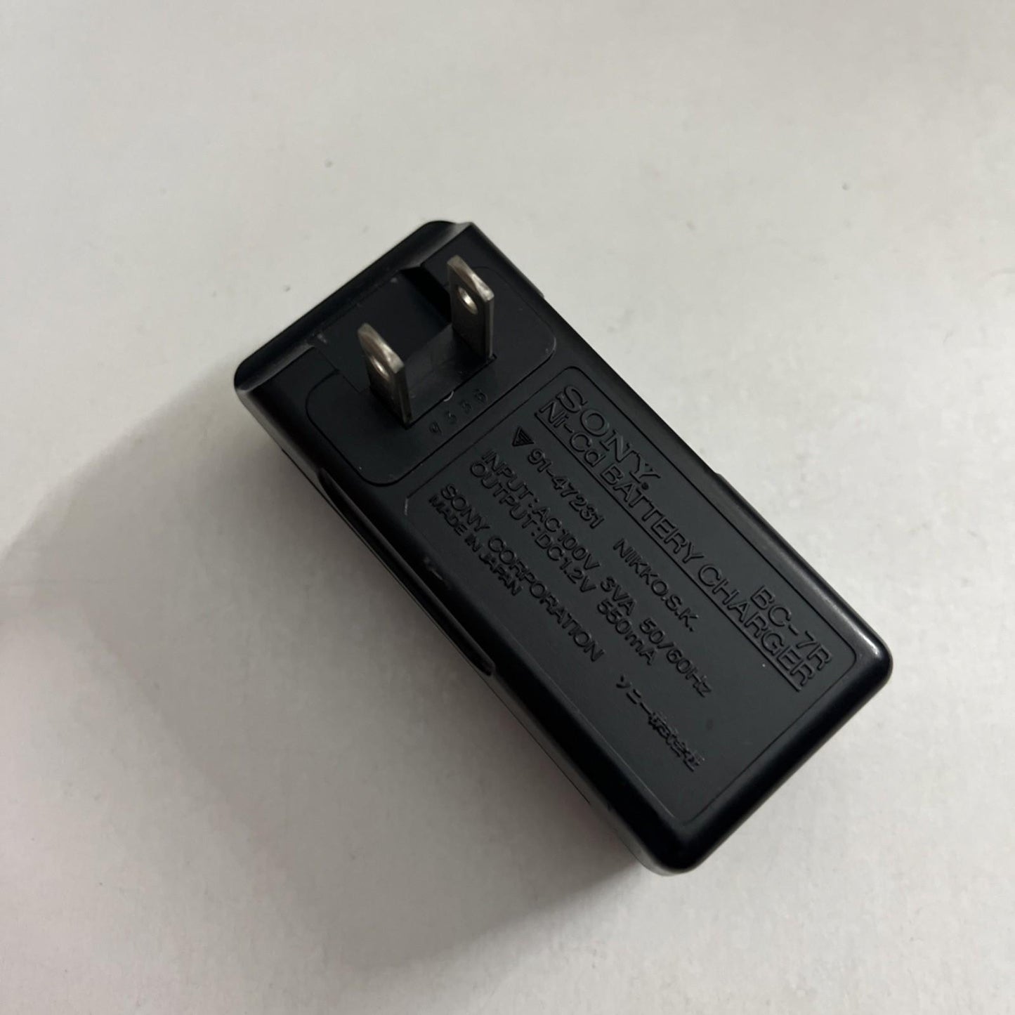 Genuine Sony BC-7R Gumstick Ni-Cd Battery Charger 100V For Minidisc Walkman