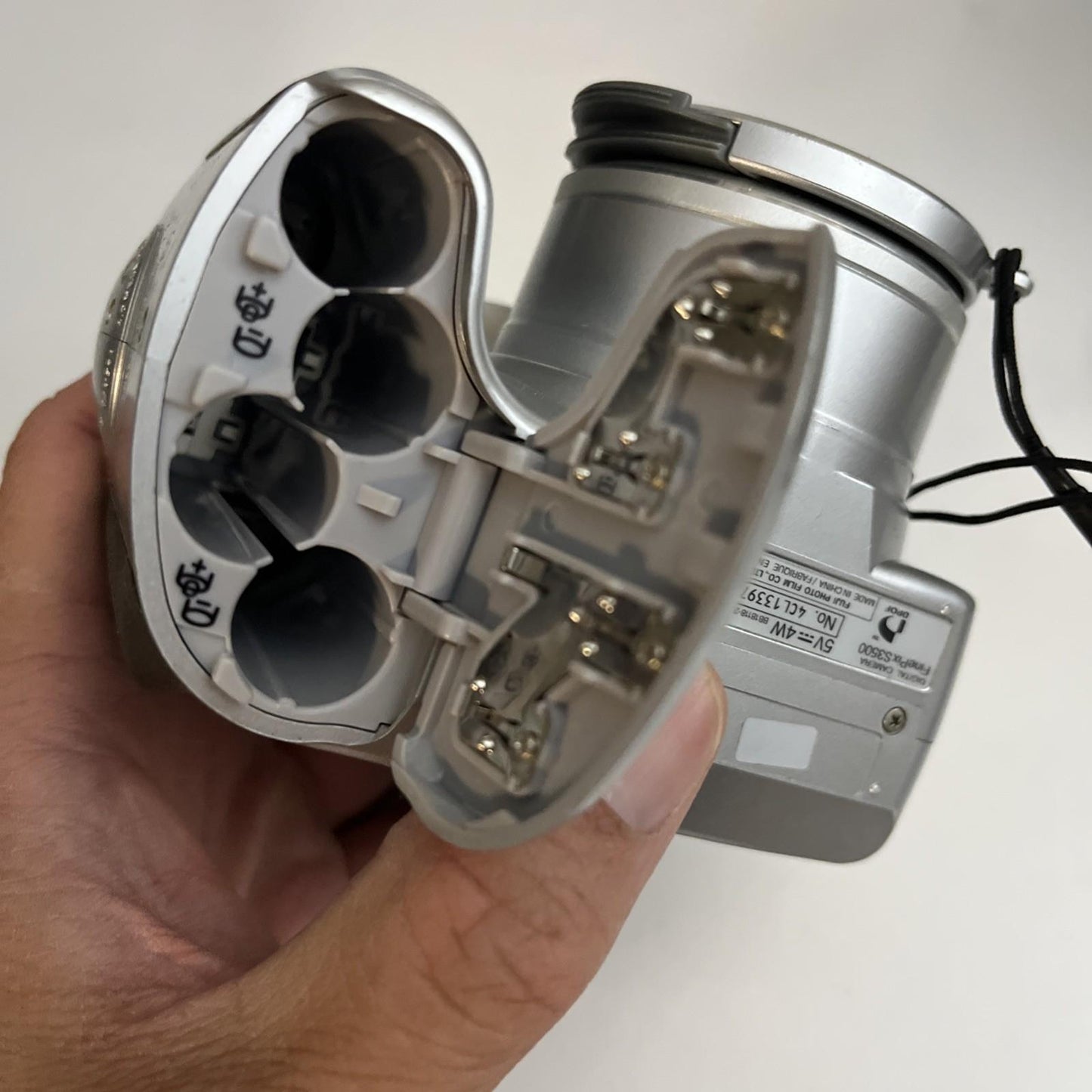 Fujifilm Finepix S3500 Digital SLR Camera 4MP 6x Optical Zoom