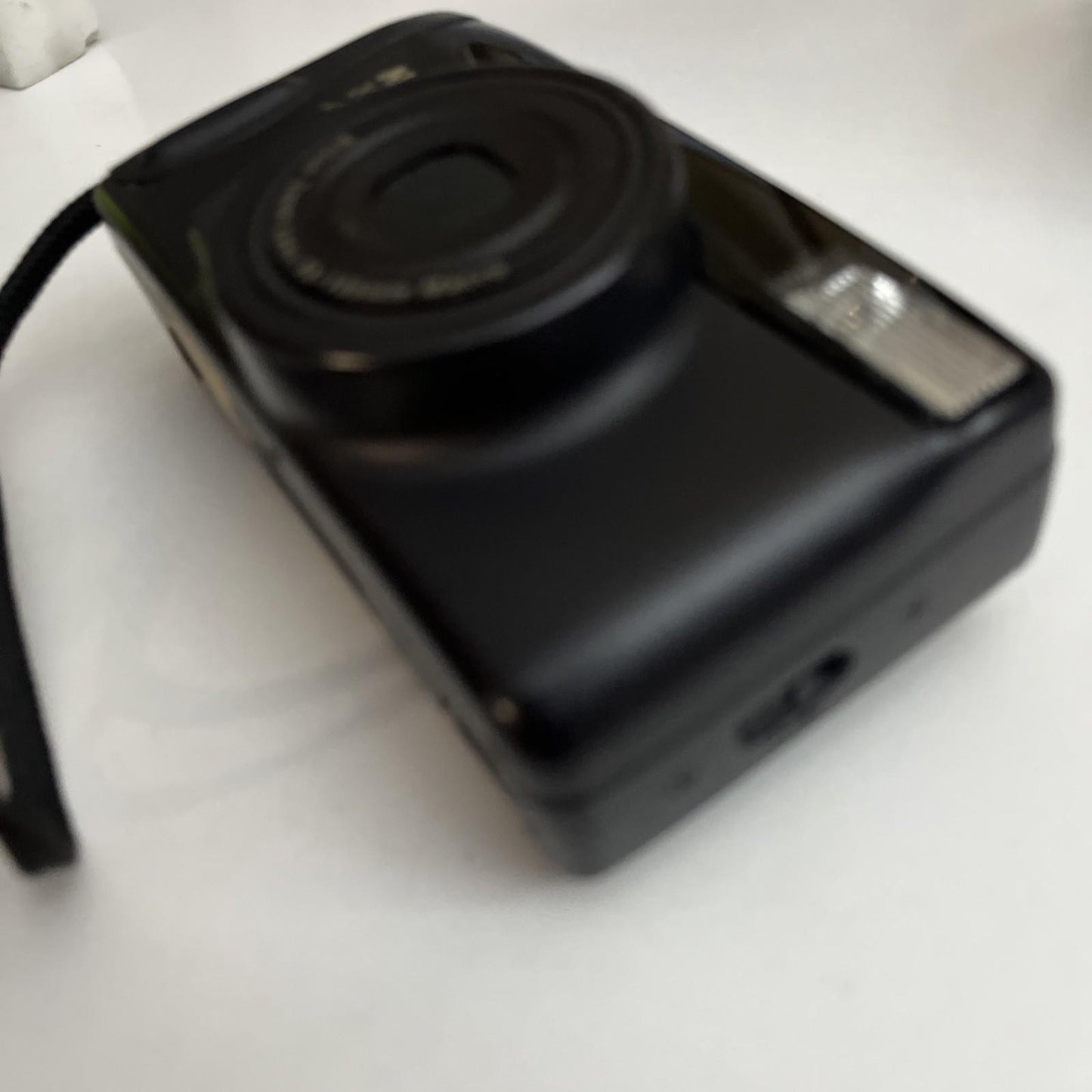 Nikon Zoom 500 35mm Film Camera 38-105mm Zoom Lens