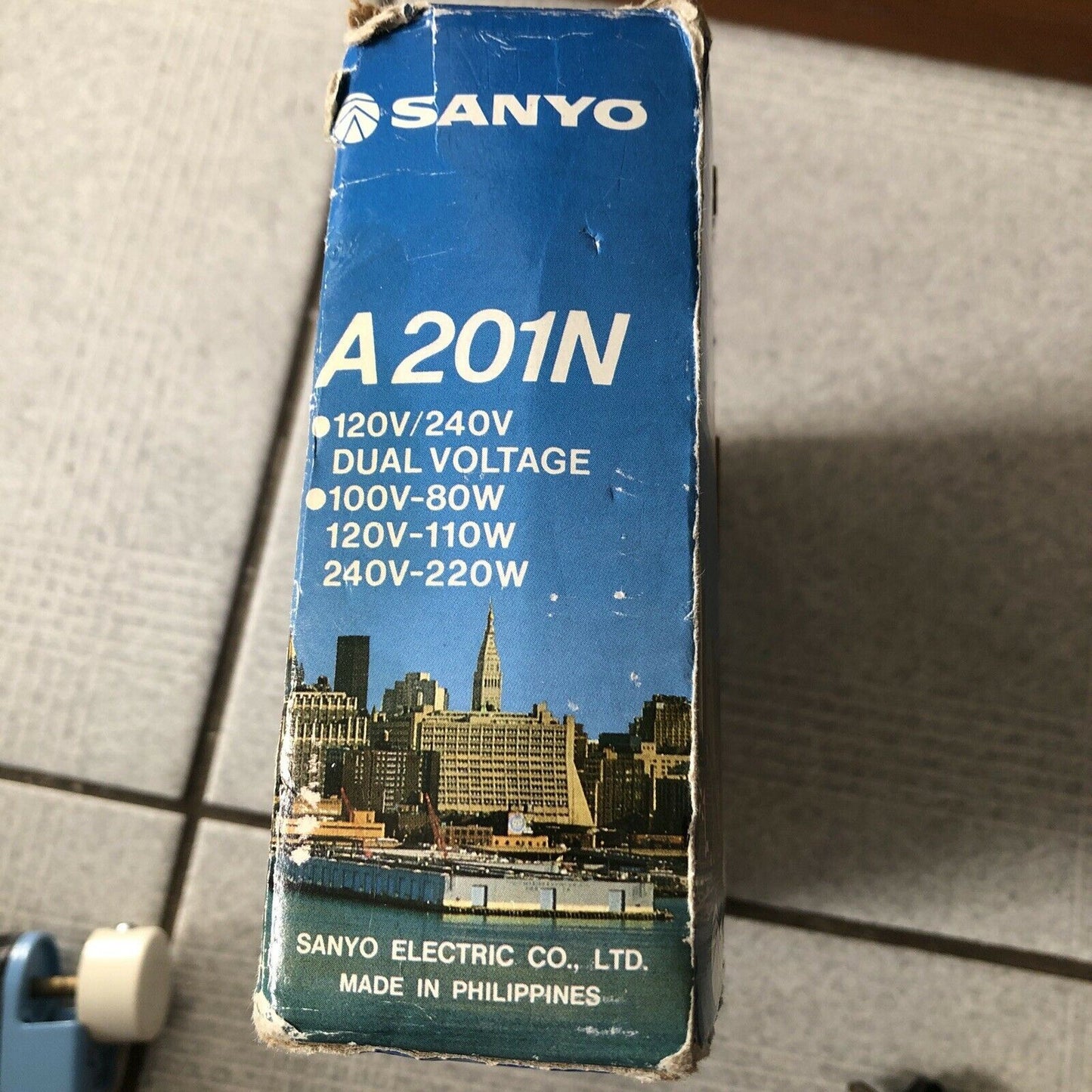 Sanyo Tourist Mini Iron For Travel Portable Ironing with Spray
