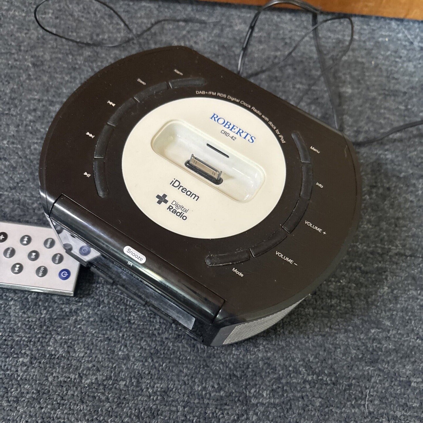 Roberts iDream Alarm Clock Digital Radio DAB+ FM CRD-42 30-pin iPod Dock