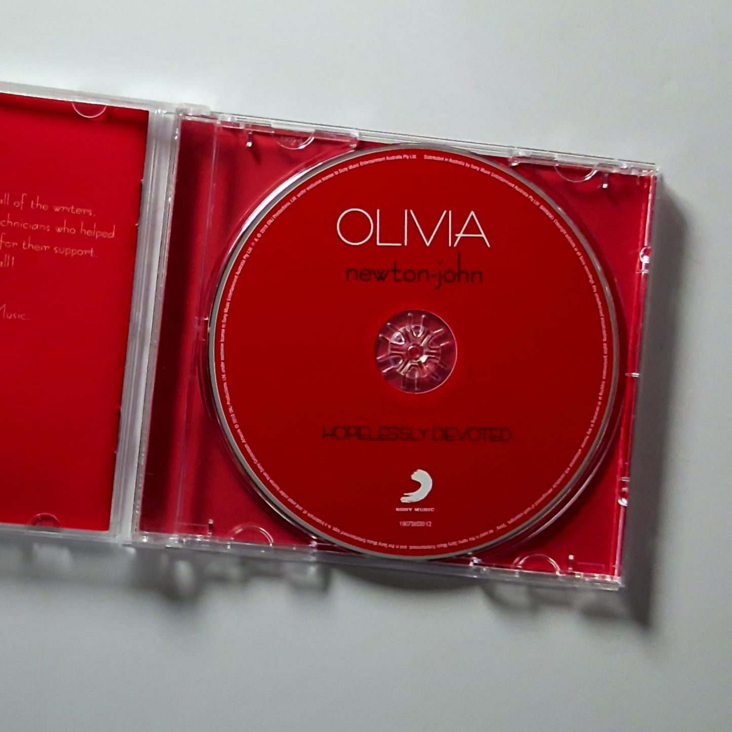 Olivia Newton-John – Hopelessly Devoted - The Hits (CD, 2018) Australia