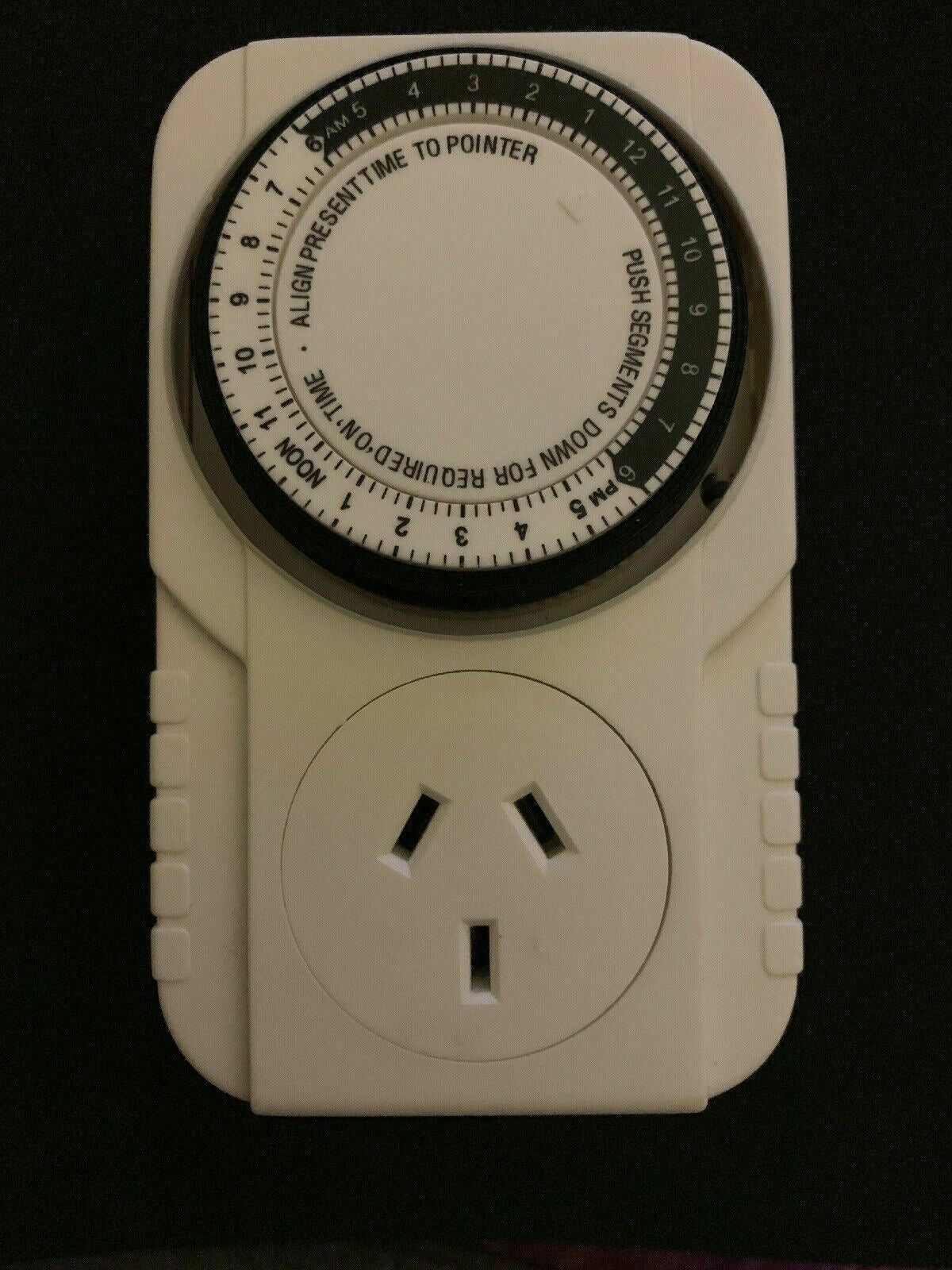 HPM D809VP2 24 Hour Time Automatic Timer Power Plug Analogue good working cond.