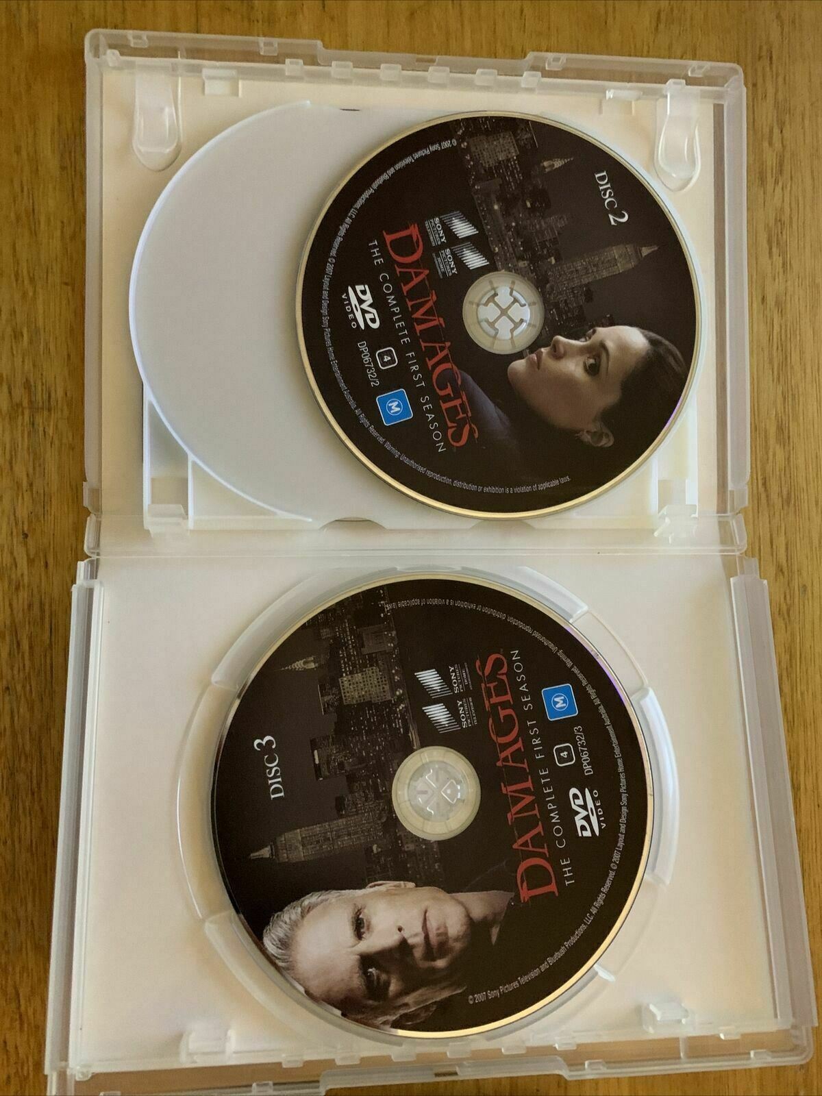 Damages : Season 1 (DVD) Glenn Close, Rose Byrne, Tate Donovan. Region 4