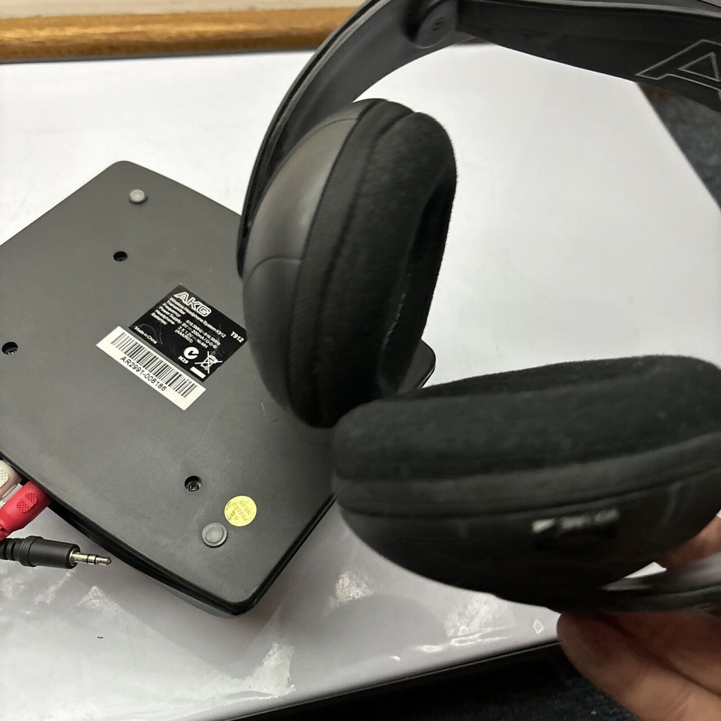 AKG T912 Wireless Headphone System RF *Works But Requires Battery Replacement*