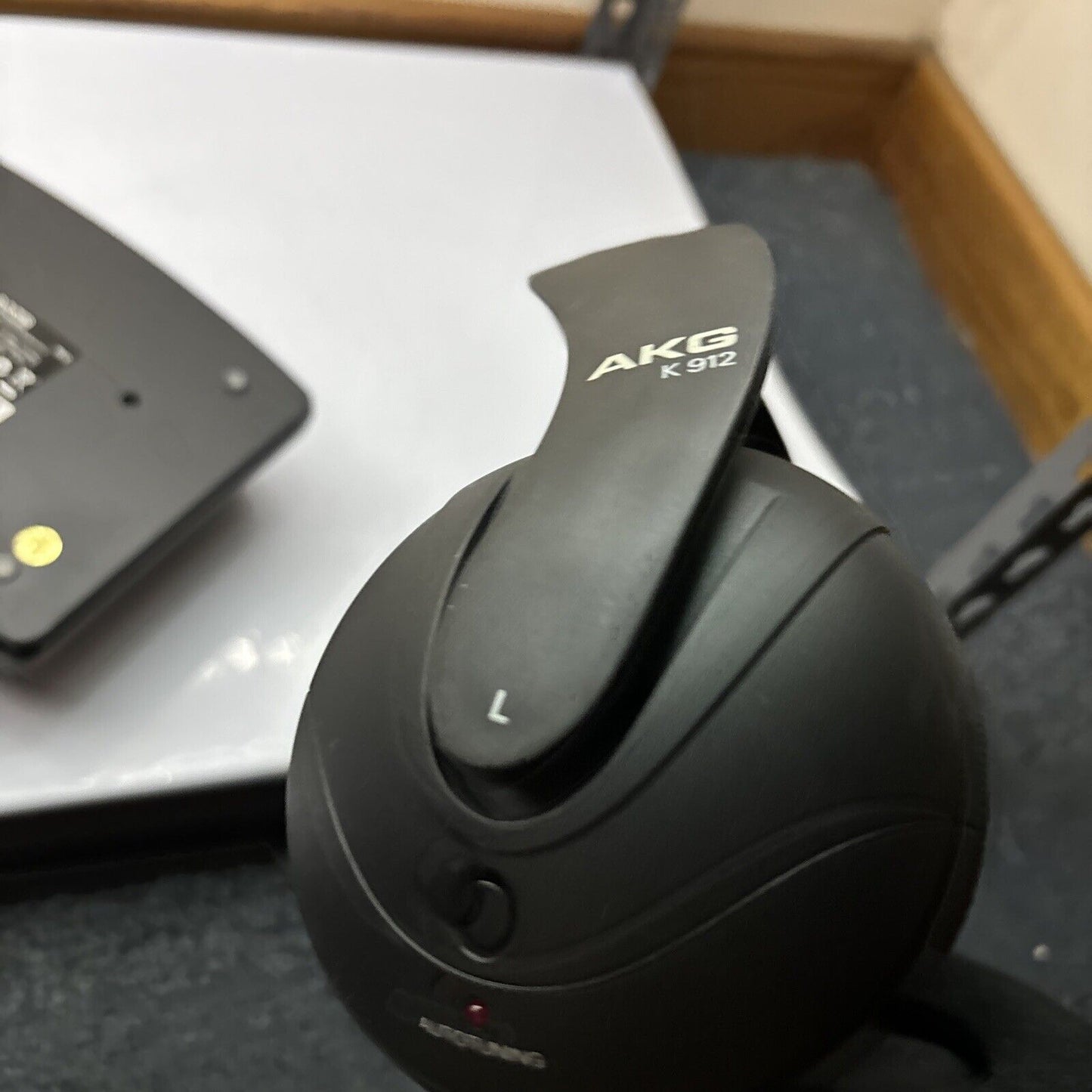 AKG T912 Wireless Headphone System RF *Works But Requires Battery Replacement*