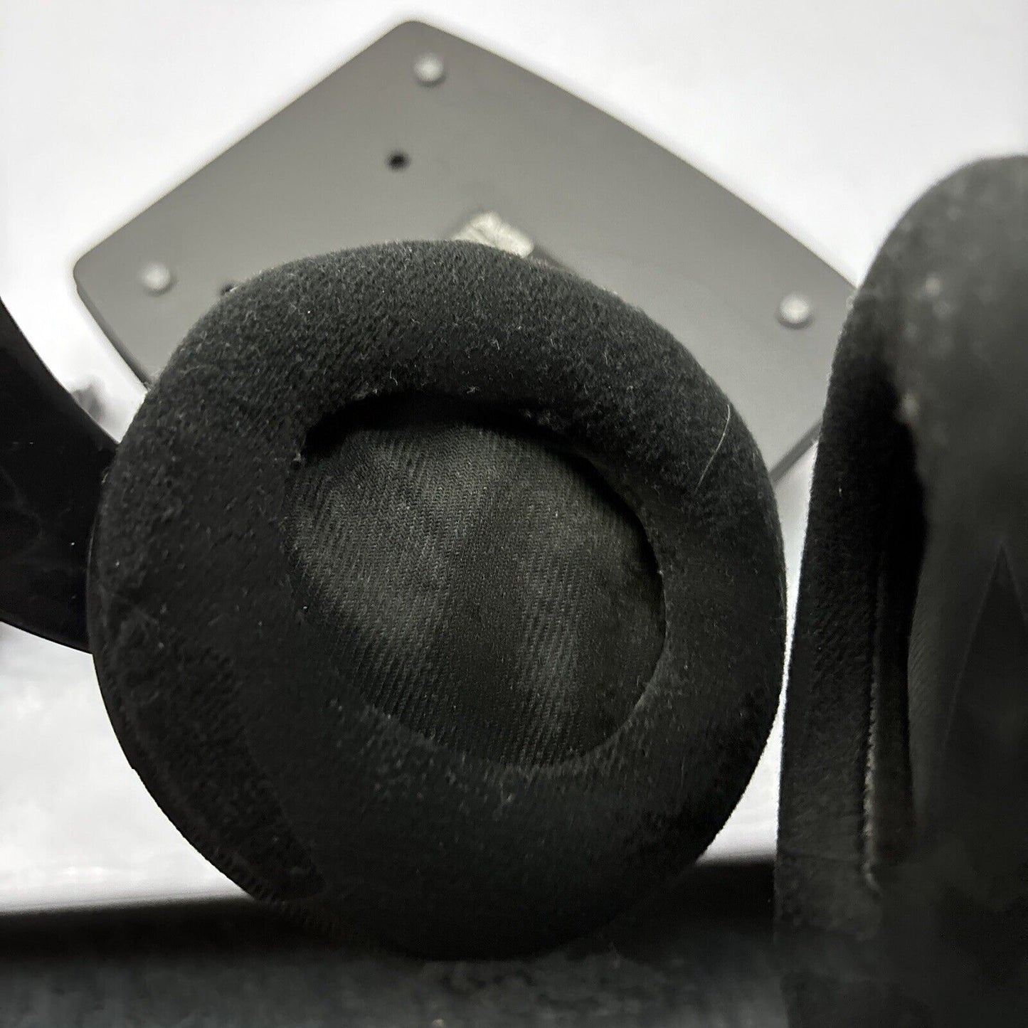 AKG T912 Wireless Headphone System RF *Works But Requires Battery Replacement*