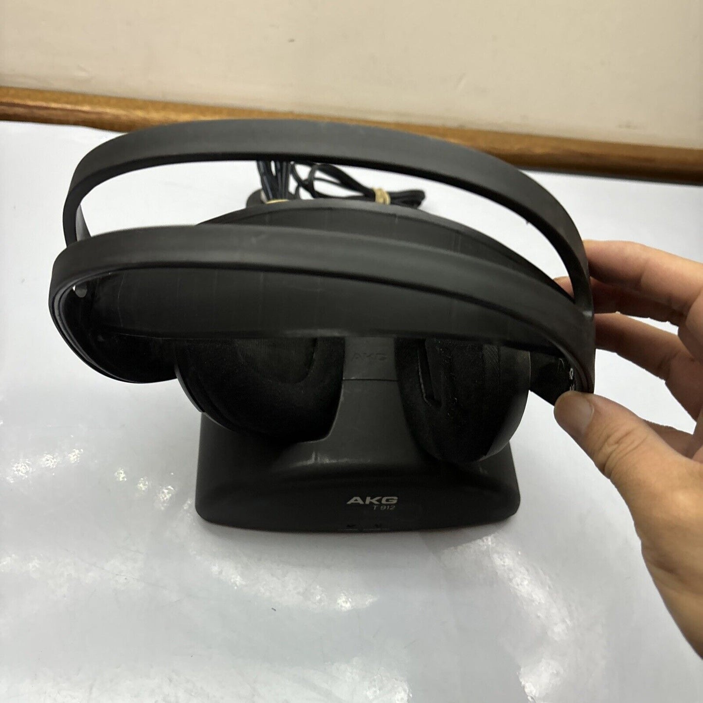 AKG T912 Wireless Headphone System RF *Works But Requires Battery Replacement*