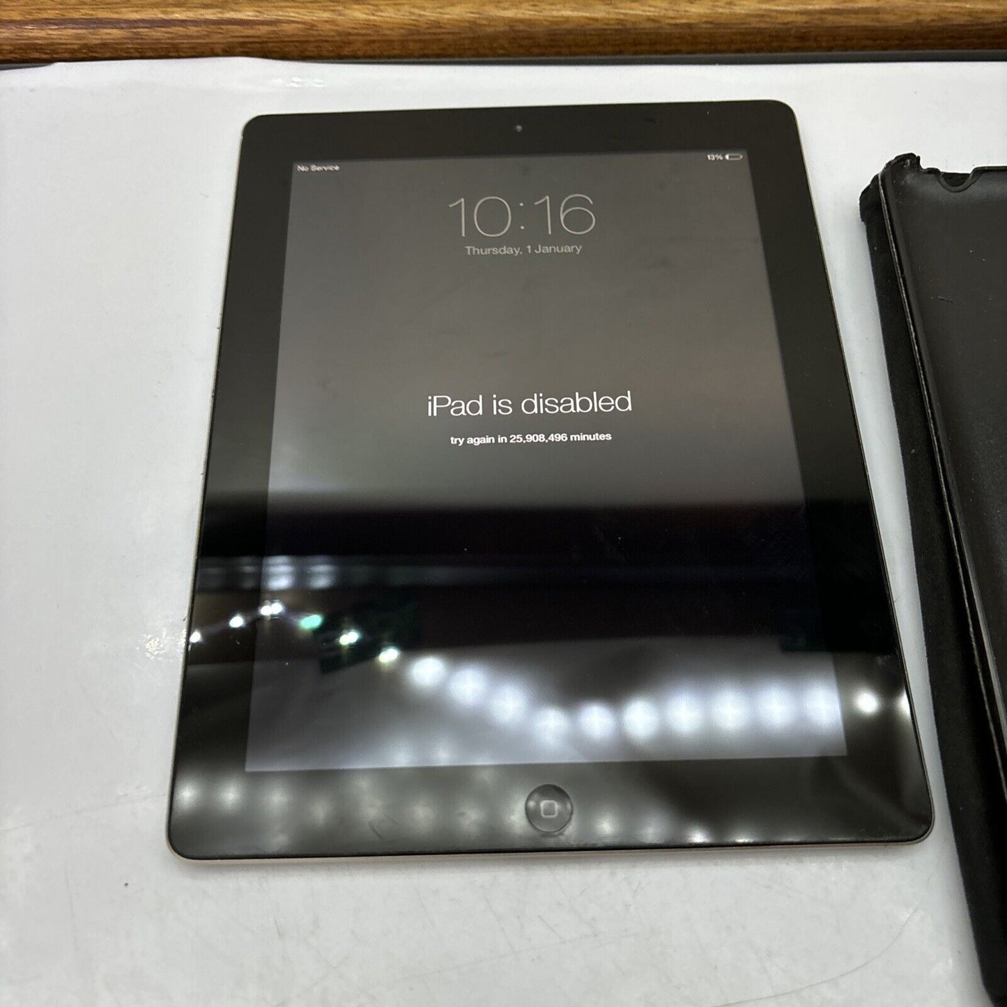 Apple iPad 2 64GB, Wi-Fi + Cellular 9.7" A1396 Locked *For Parts Or Repair*