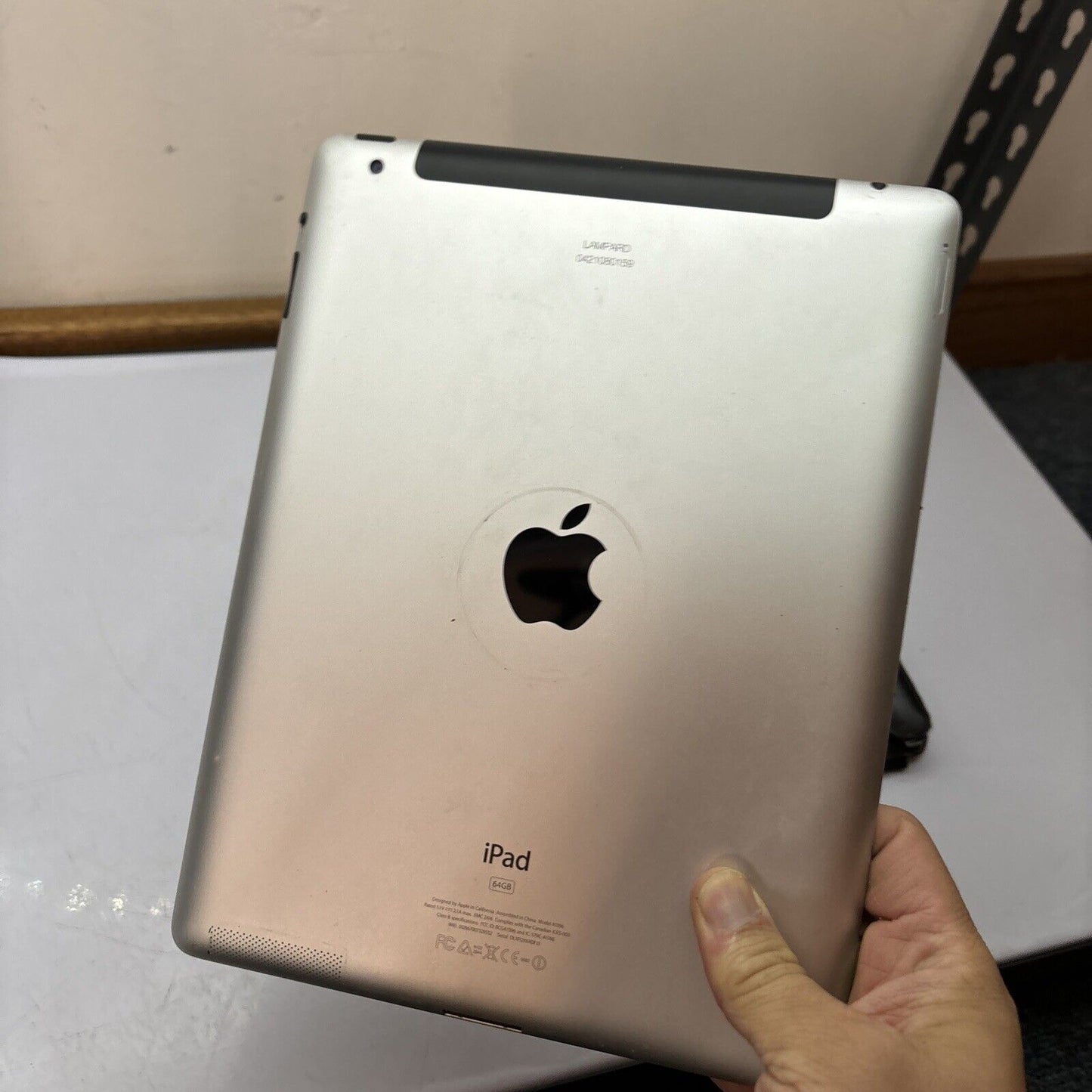 Apple iPad 2 64GB, Wi-Fi + Cellular 9.7" A1396 Locked *For Parts Or Repair*