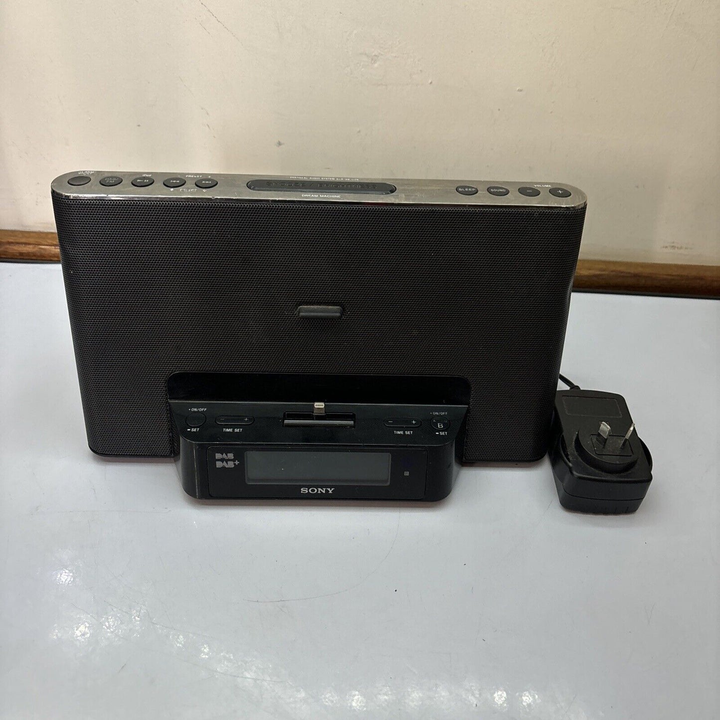 Sony Dream Machine XDR-DS16iPN DAB+ FM Radio Audio System *iPod Port Not Working