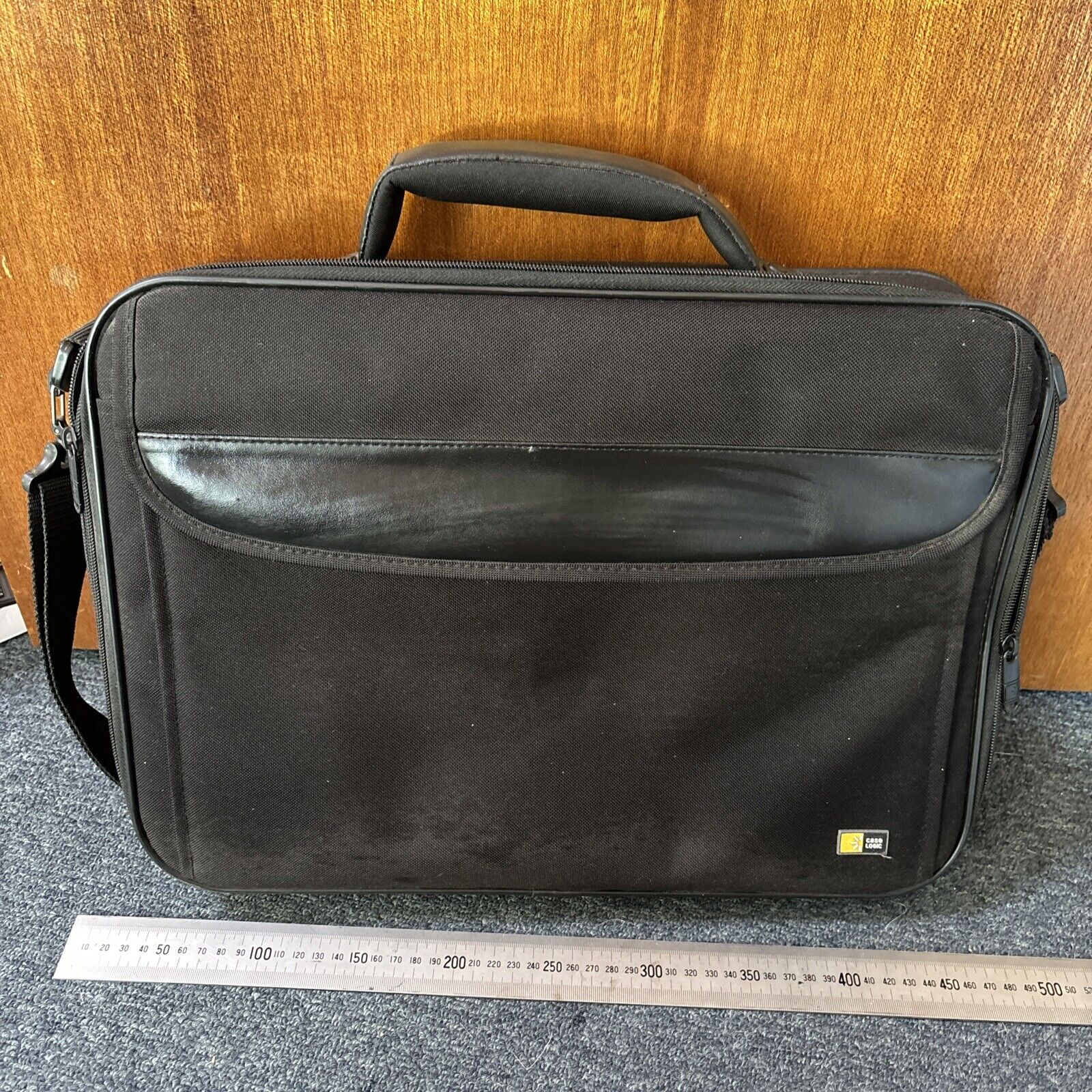 Case Logic Custodia Per Notebook PBCI112G - In Nylon, Grigio/Argento, Per PC 10-12,1 Pollici (25,7-30,7 Cm), Imbottita, Con Tasca Alimentatore, 25 Anni Garanzia