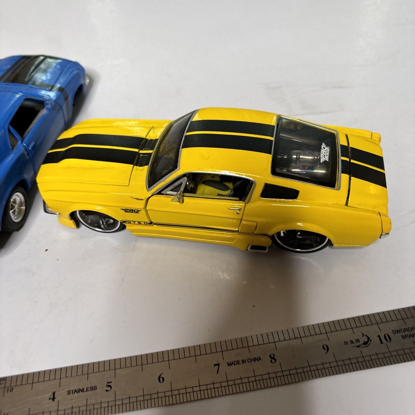 Maisto '70 Boss 302 Mustang & 1967 Ford Mustang GT Scale 1:24