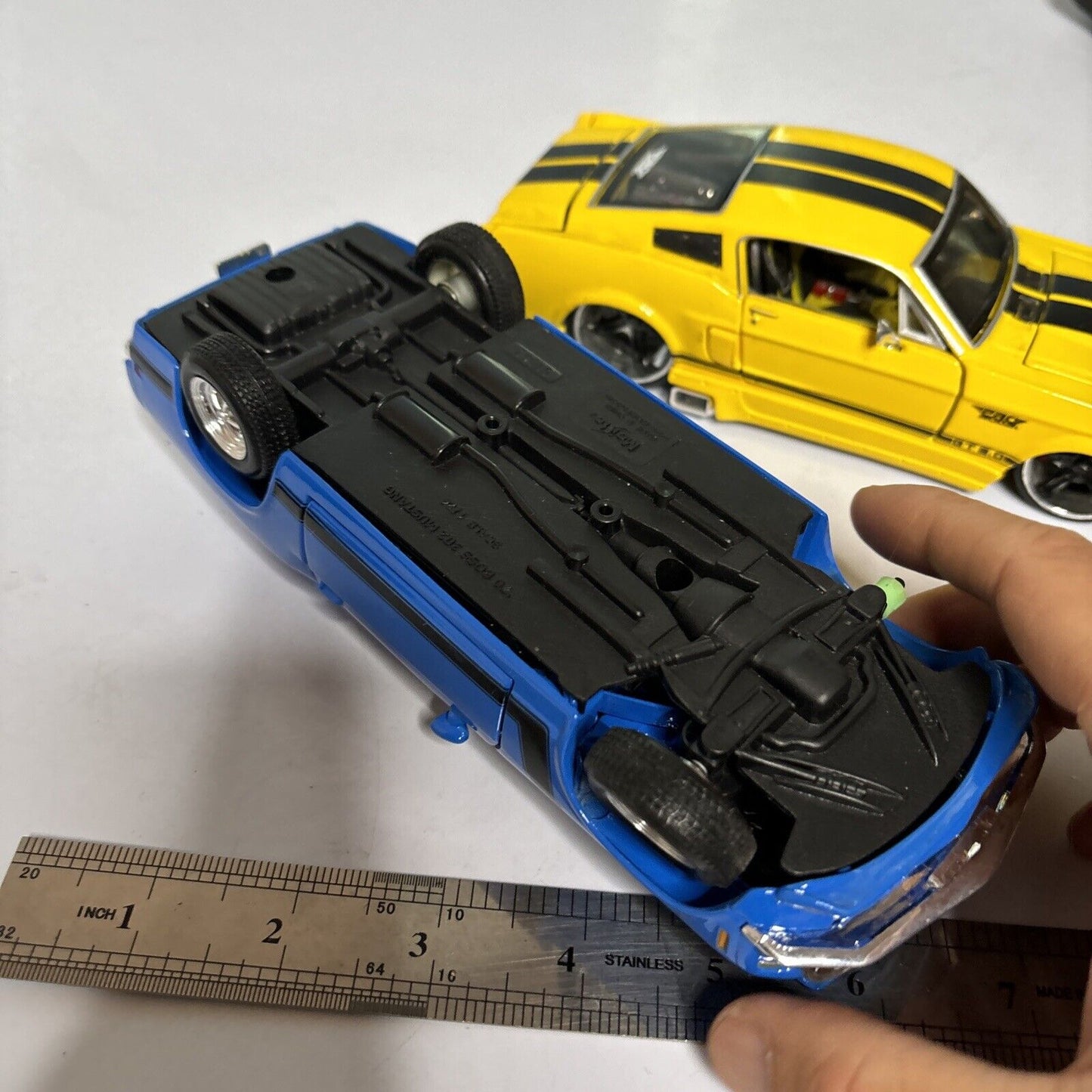 Maisto '70 Boss 302 Mustang & 1967 Ford Mustang GT Scale 1:24