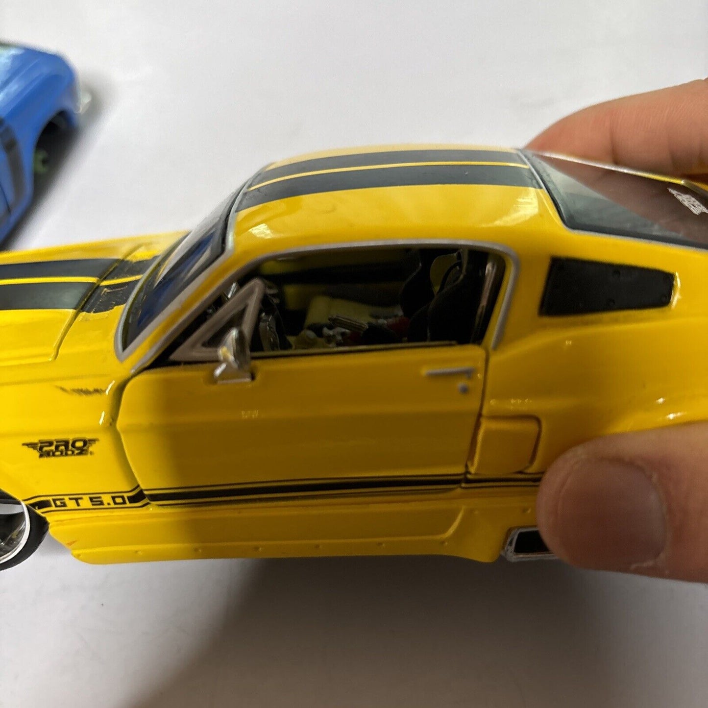 Maisto '70 Boss 302 Mustang & 1967 Ford Mustang GT Scale 1:24