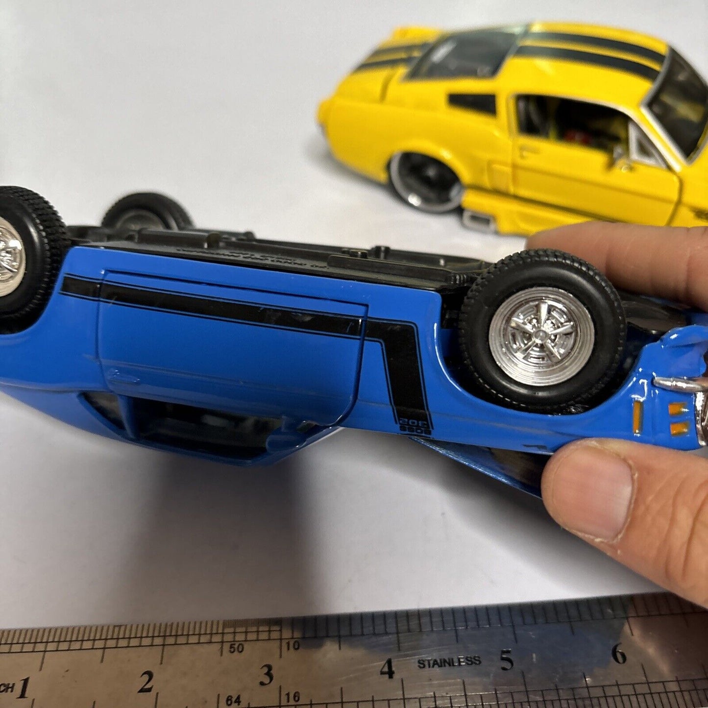 Maisto '70 Boss 302 Mustang & 1967 Ford Mustang GT Scale 1:24