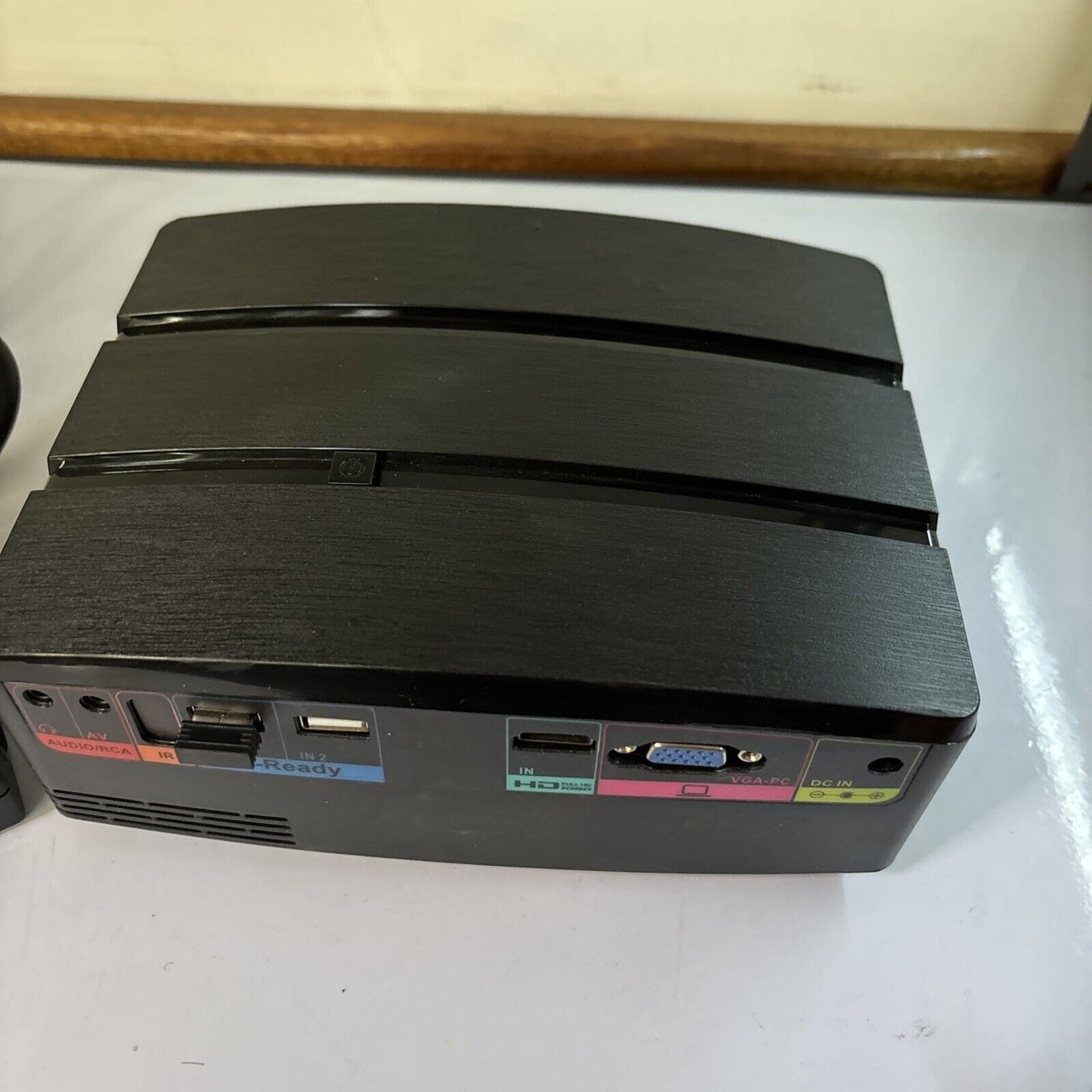 Erisan LCD Projector With Android GP80UP *No Remote Control*