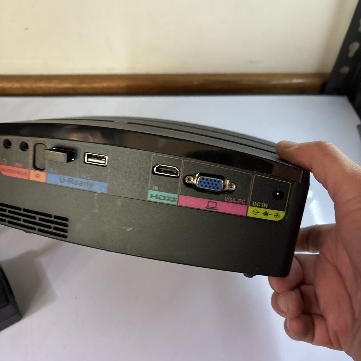 Erisan LCD Projector With Android GP80UP *No Remote Control*