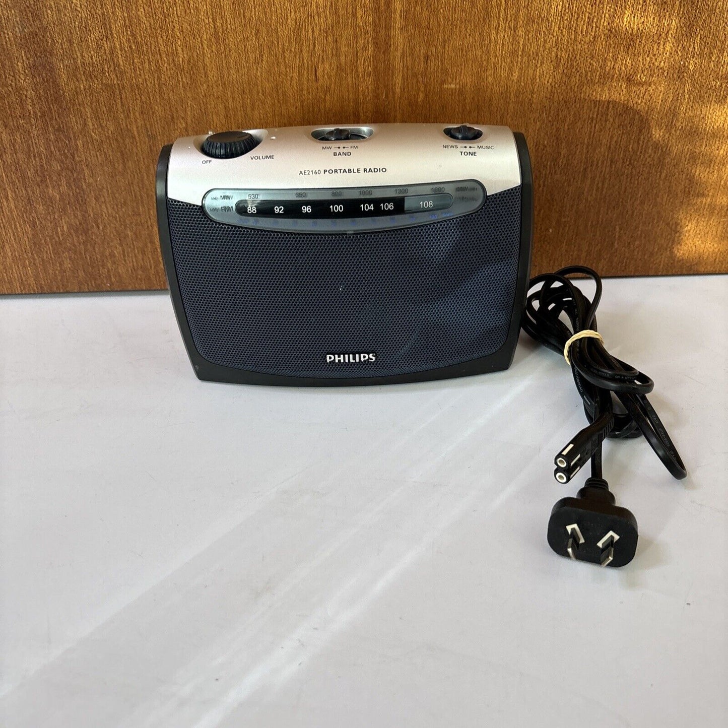 Philips AE2160 AM/FM Portable Radio - Black Battery and/or AC Power