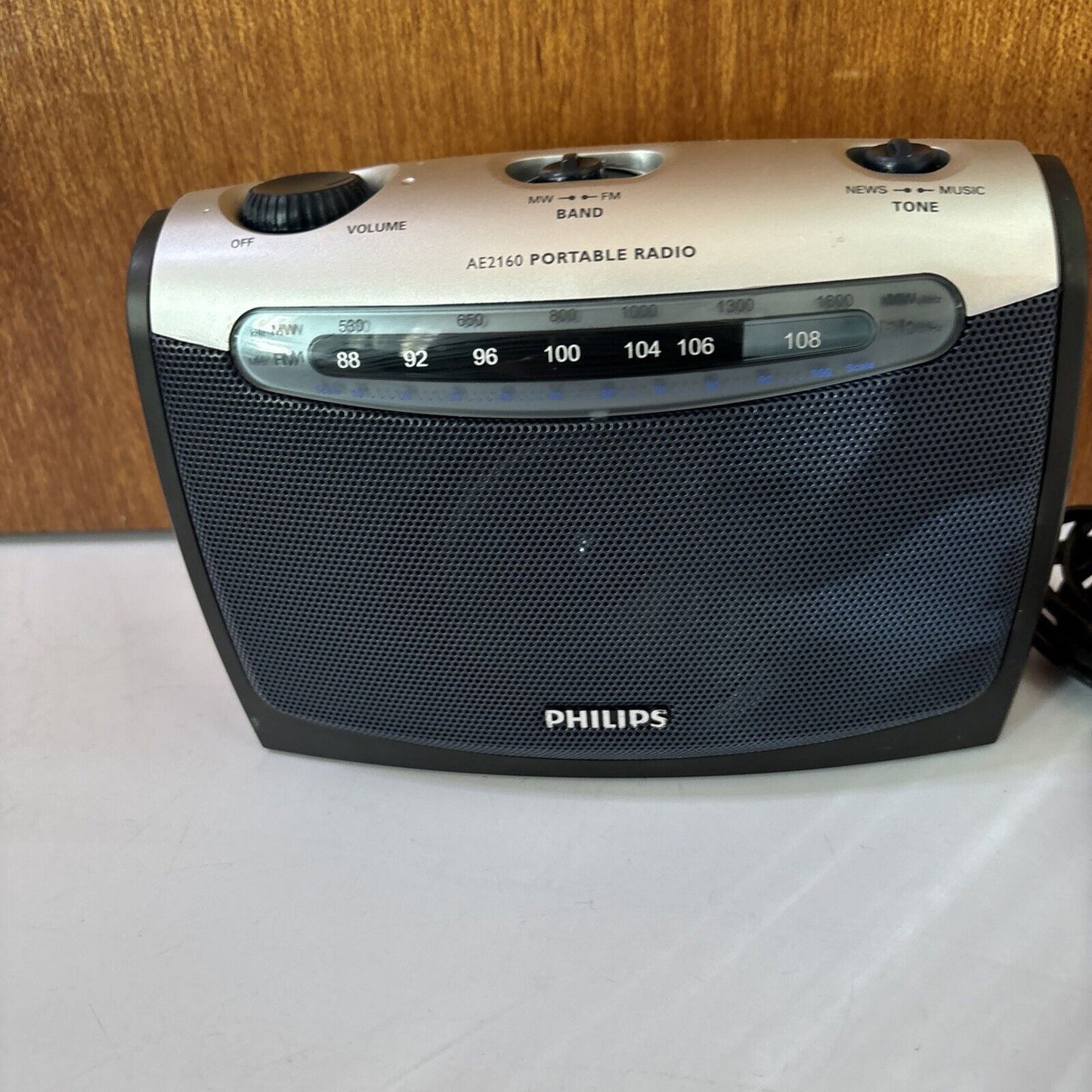 Philips AE2160 AM/FM Portable Radio - Black Battery and/or AC Power