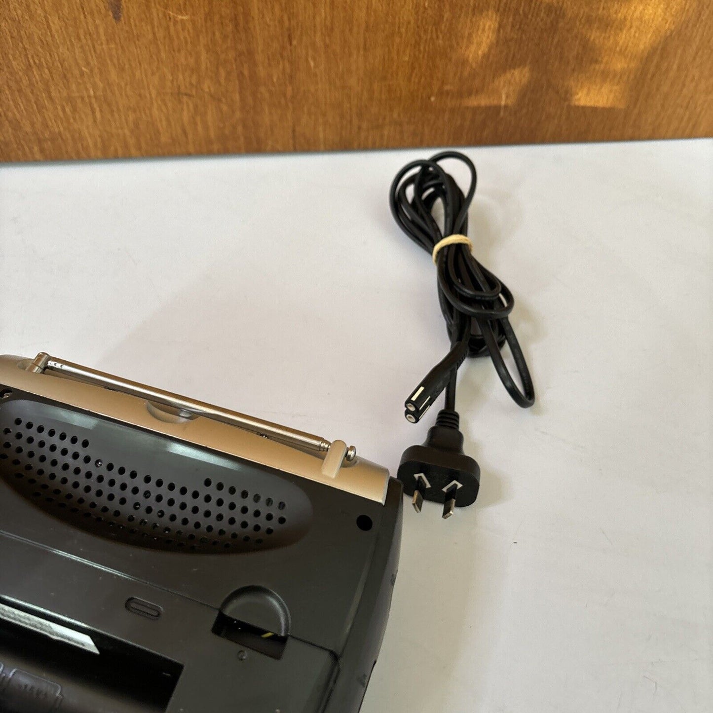 Philips AE2160 AM/FM Portable Radio - Black Battery and/or AC Power