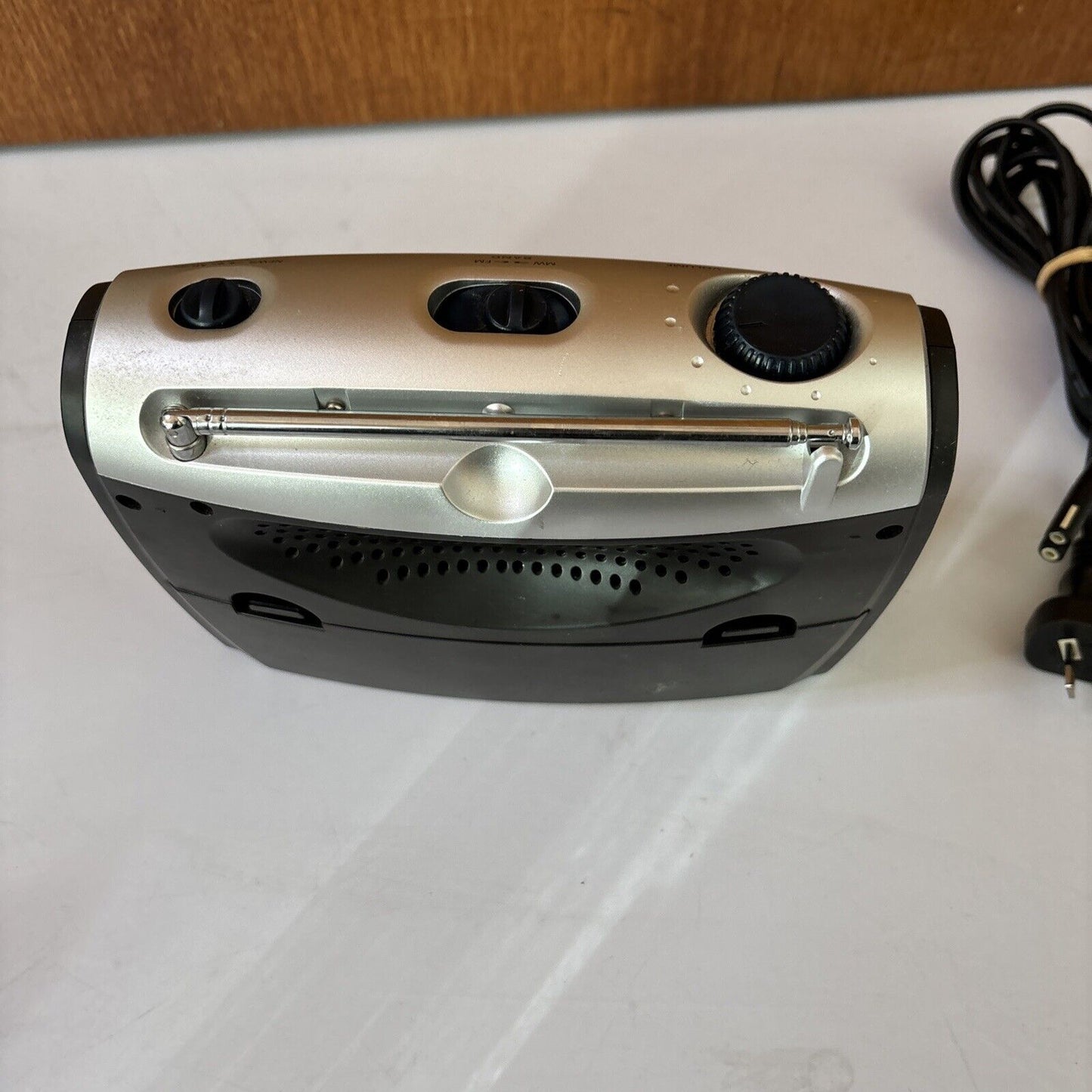 Philips AE2160 AM/FM Portable Radio - Black Battery and/or AC Power