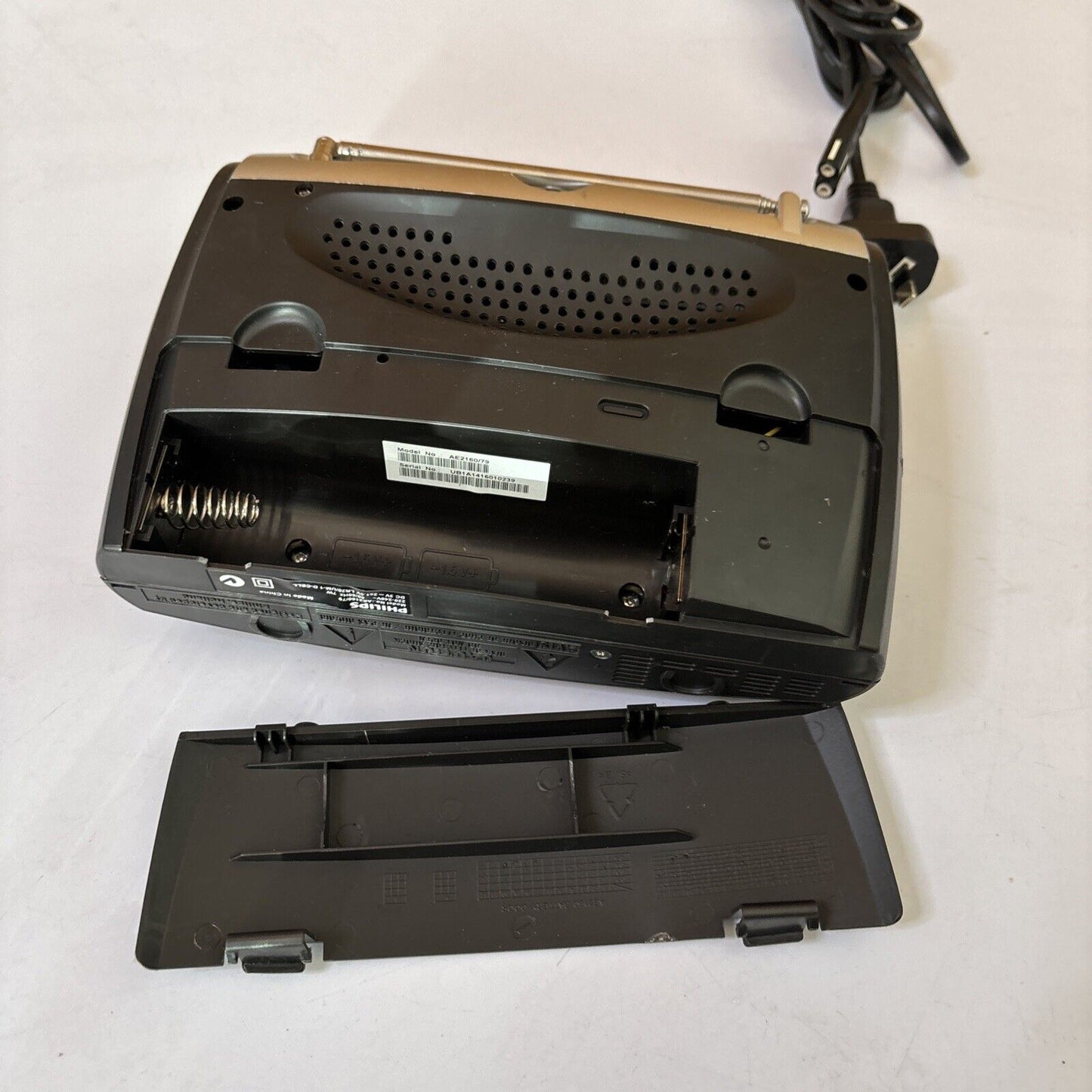 Philips AE2160 AM/FM Portable Radio - Black Battery and/or AC Power