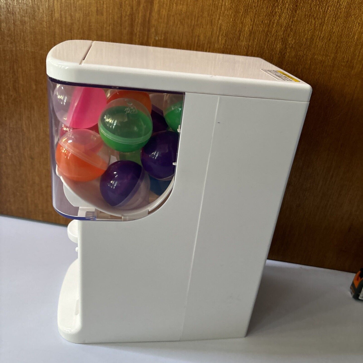 Bandai Gachapon Machine With 17 Balls