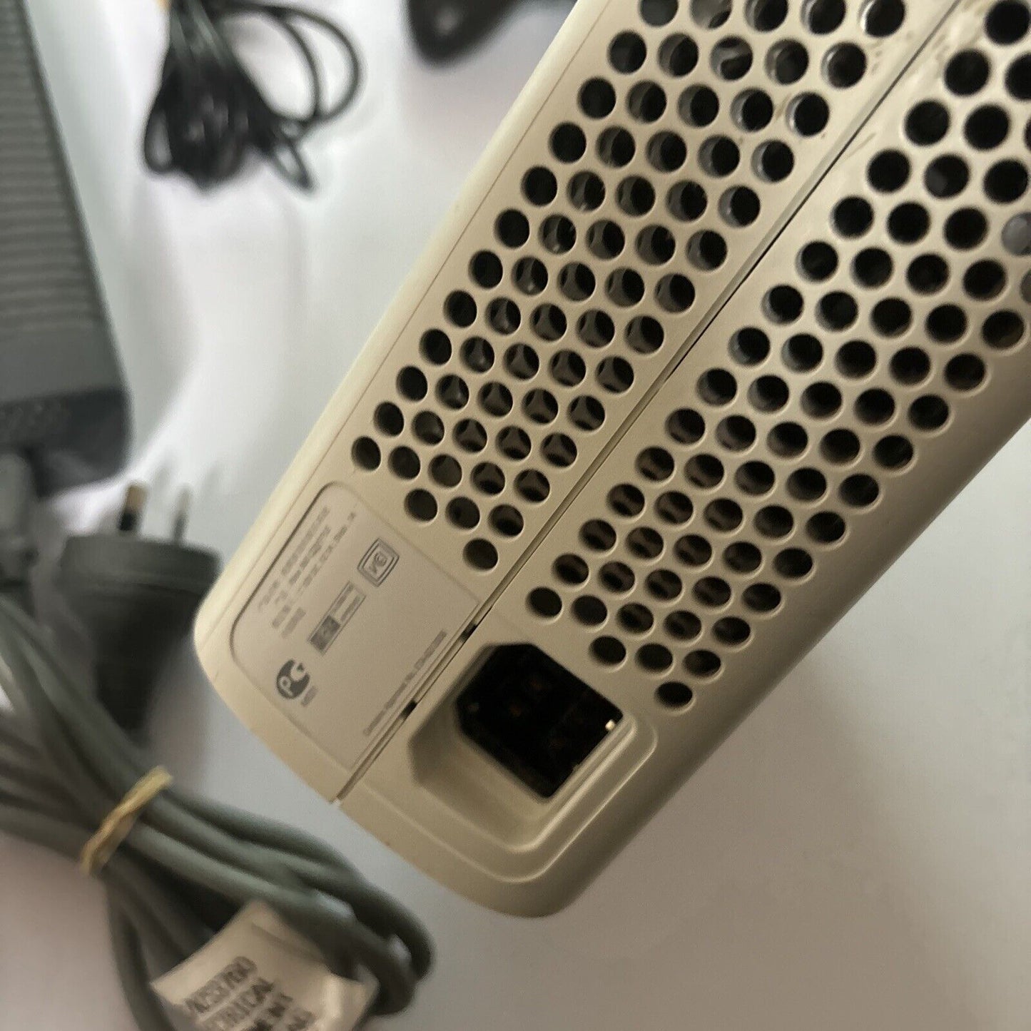 Microsoft Xbox 360 Console White 250gb HDD & 1 Controller PAL