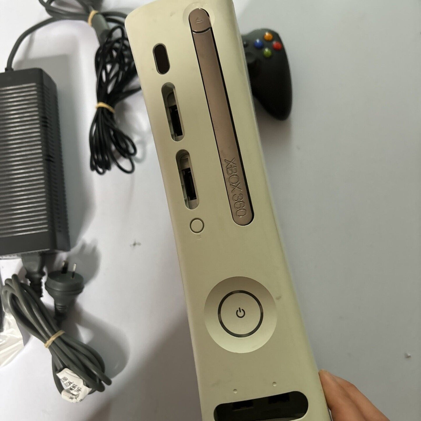 Microsoft Xbox 360 Console White 250gb HDD & 1 Controller PAL
