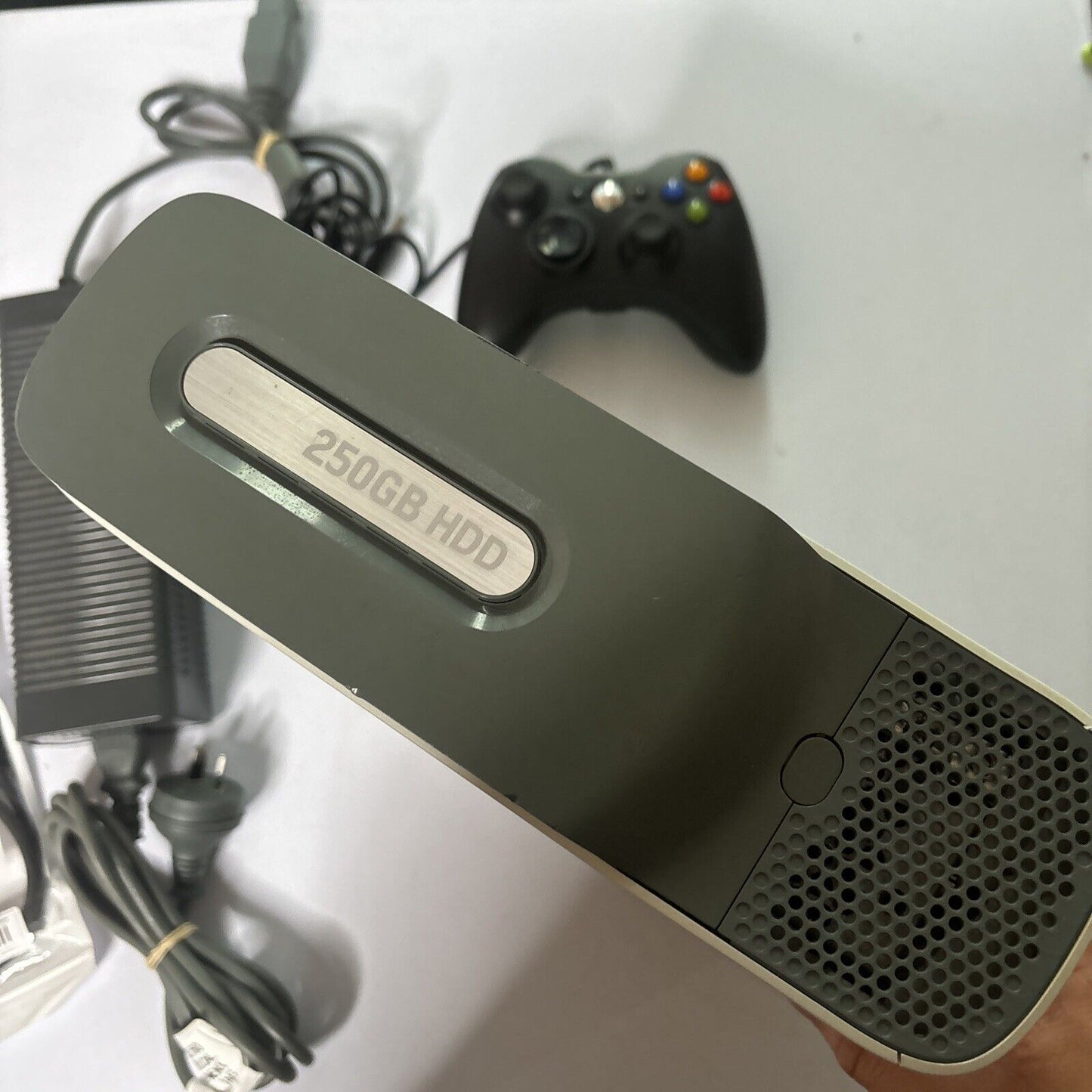 Microsoft Xbox 360 Console White 250gb HDD & 1 Controller PAL