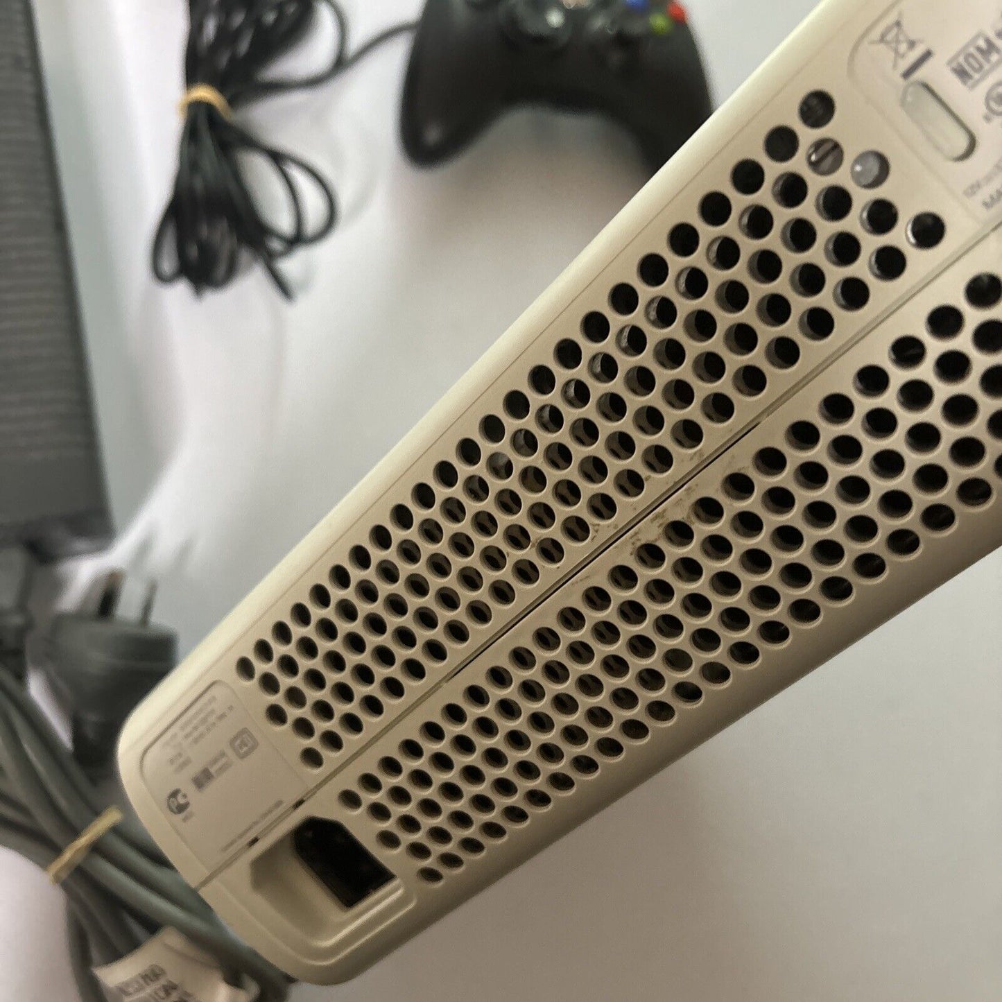 Microsoft Xbox 360 Console White 250gb HDD & 1 Controller PAL
