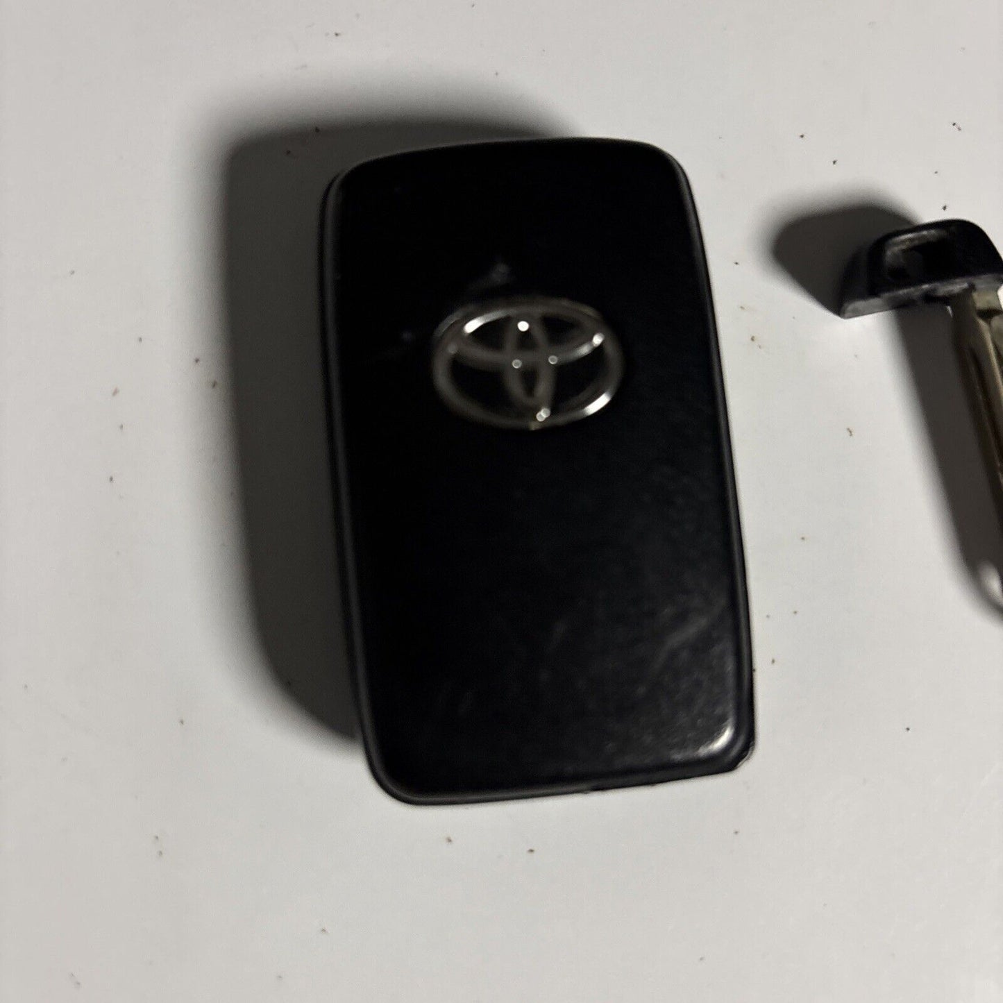 Toyota Key Fob Genuine Smart Key 001yua 1033 14ada-02
