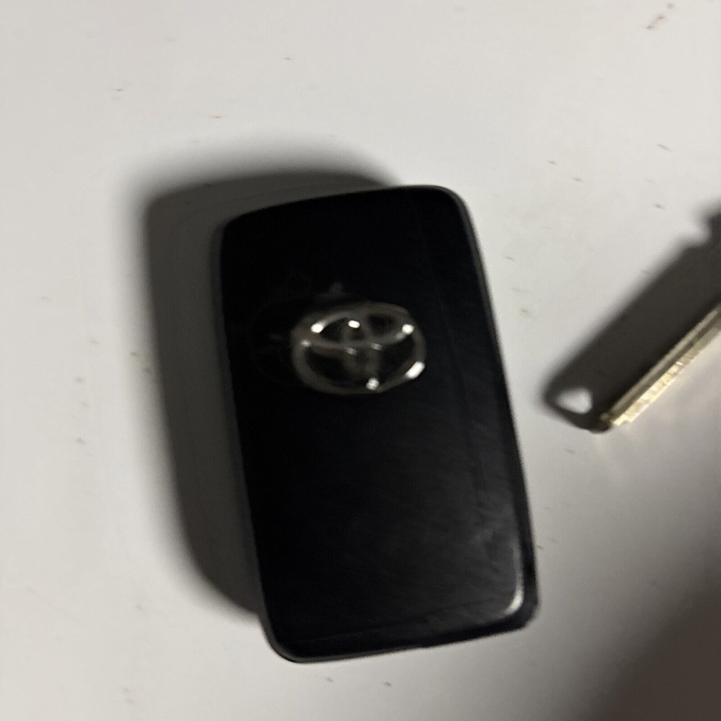 Toyota Key Fob Genuine Smart Key 001yua 1033 14ada-02