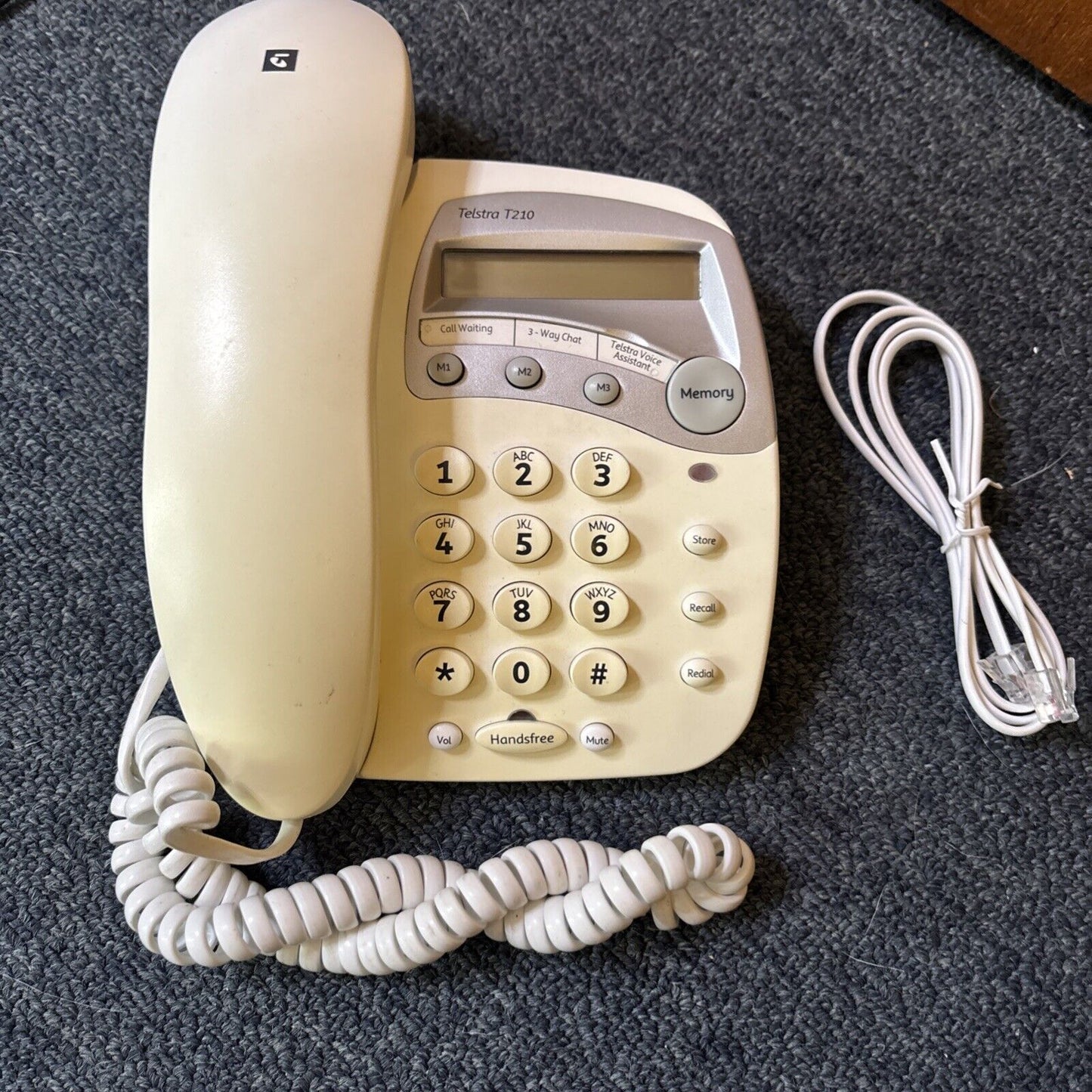 Telstra T210 Corded Telephone Call Waiting Handsfree