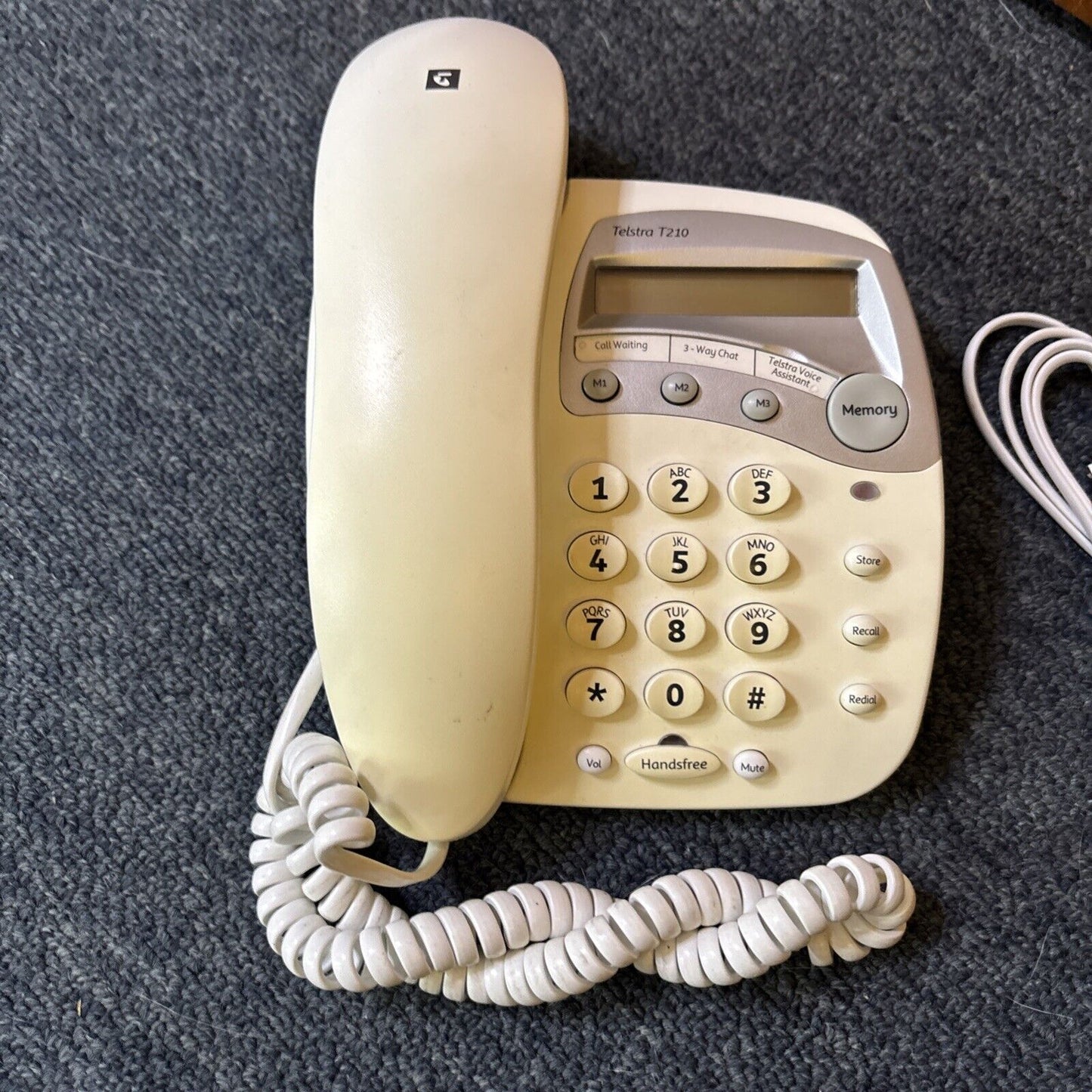 Telstra T210 Corded Telephone Call Waiting Handsfree