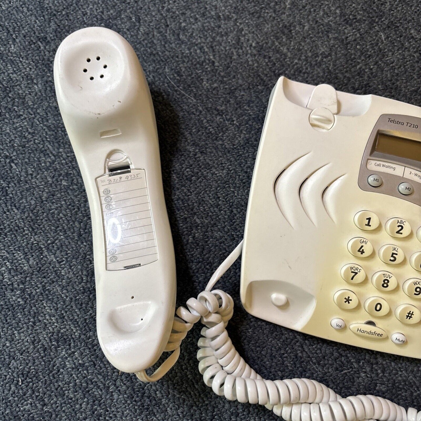 Telstra T210 Corded Telephone Call Waiting Handsfree