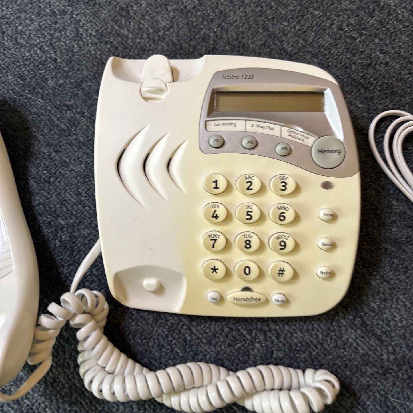 Telstra T210 Corded Telephone Call Waiting Handsfree
