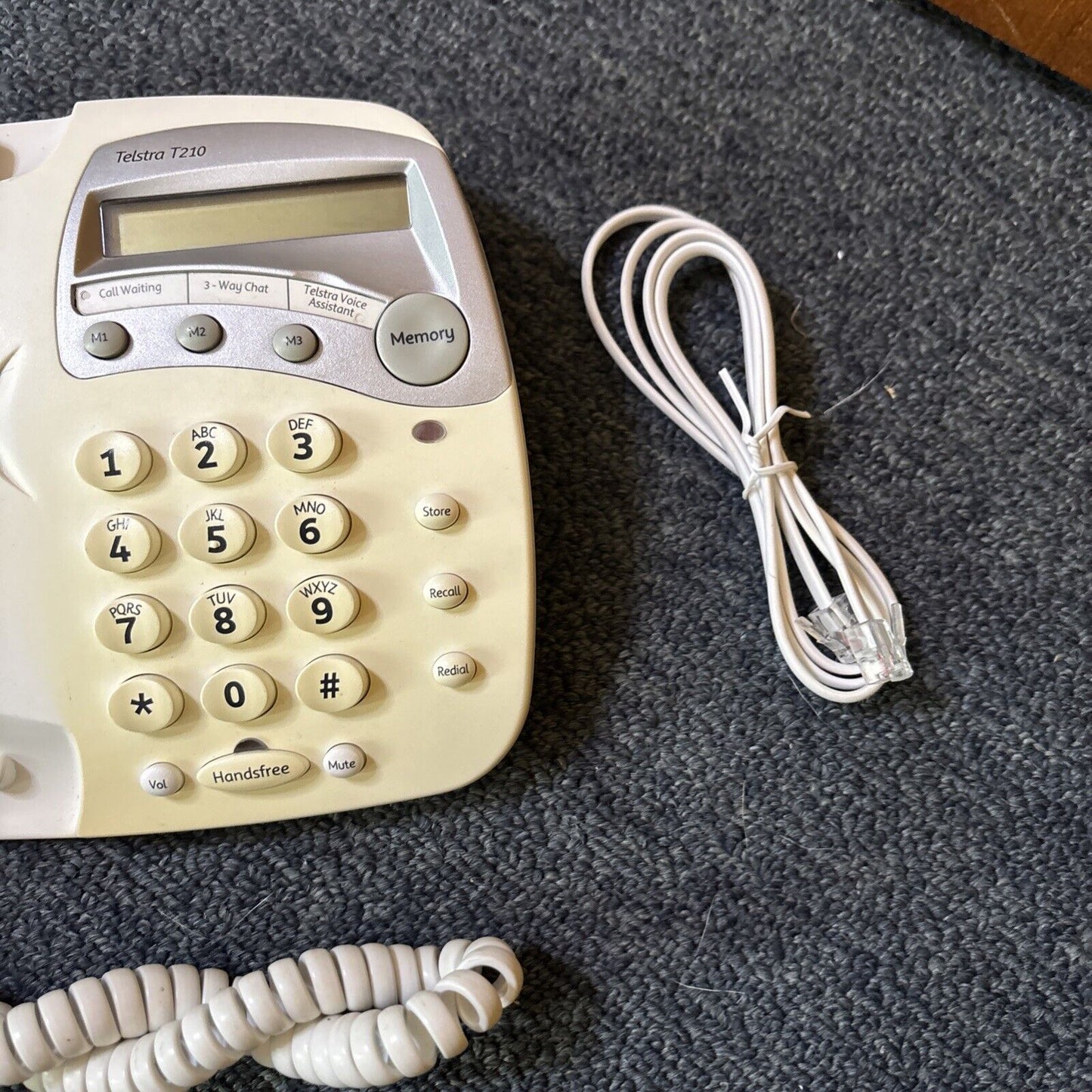 Telstra T210 Corded Telephone Call Waiting Handsfree