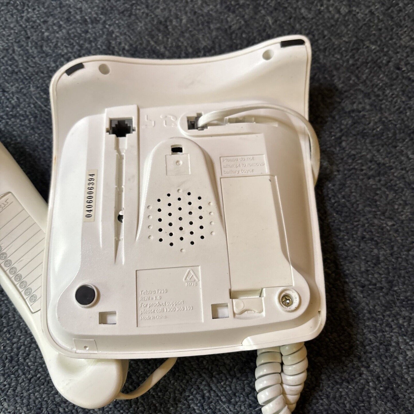 Telstra T210 Corded Telephone Call Waiting Handsfree